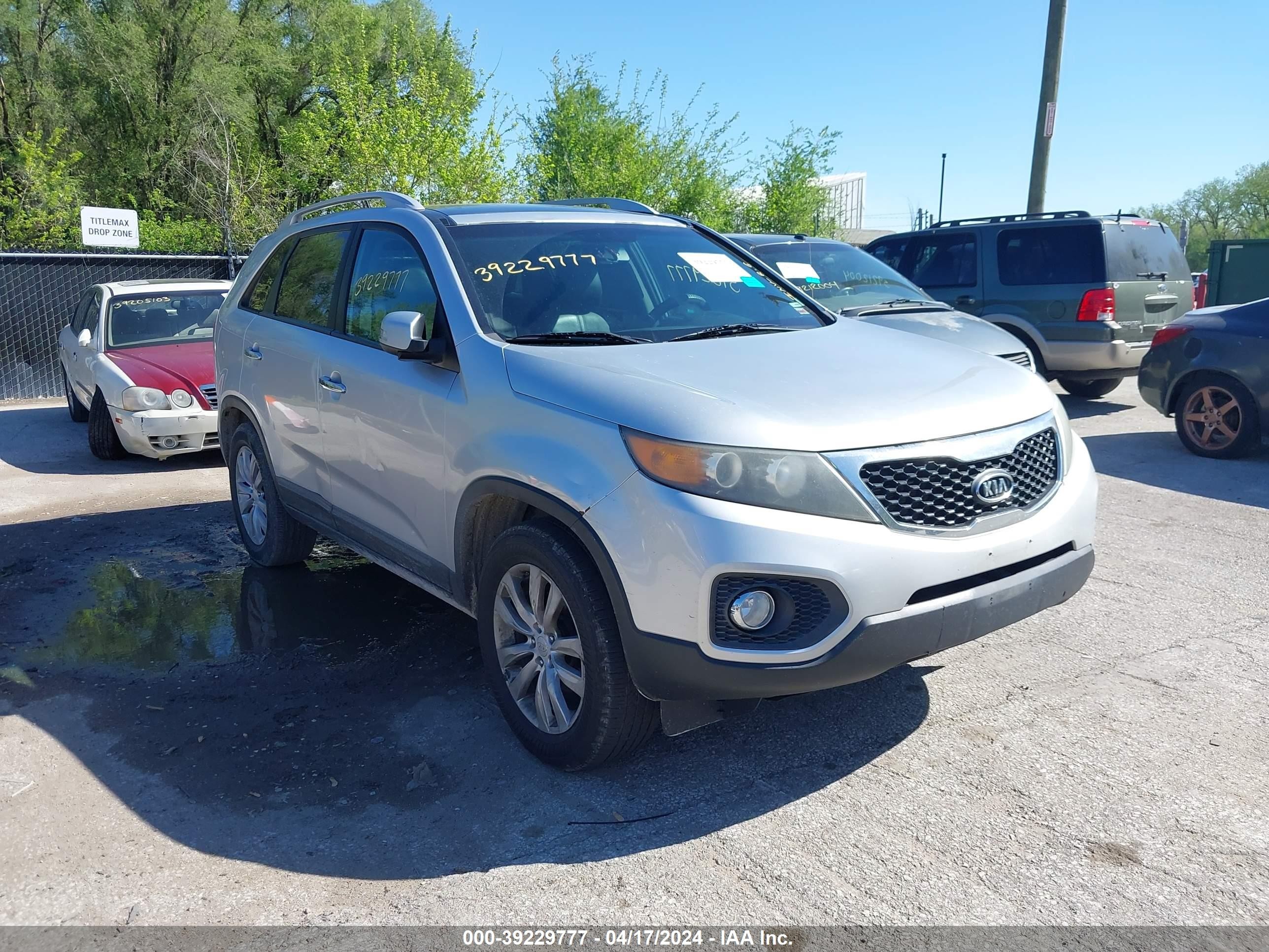 KIA SORENTO 2011 5xyku4a26bg069342