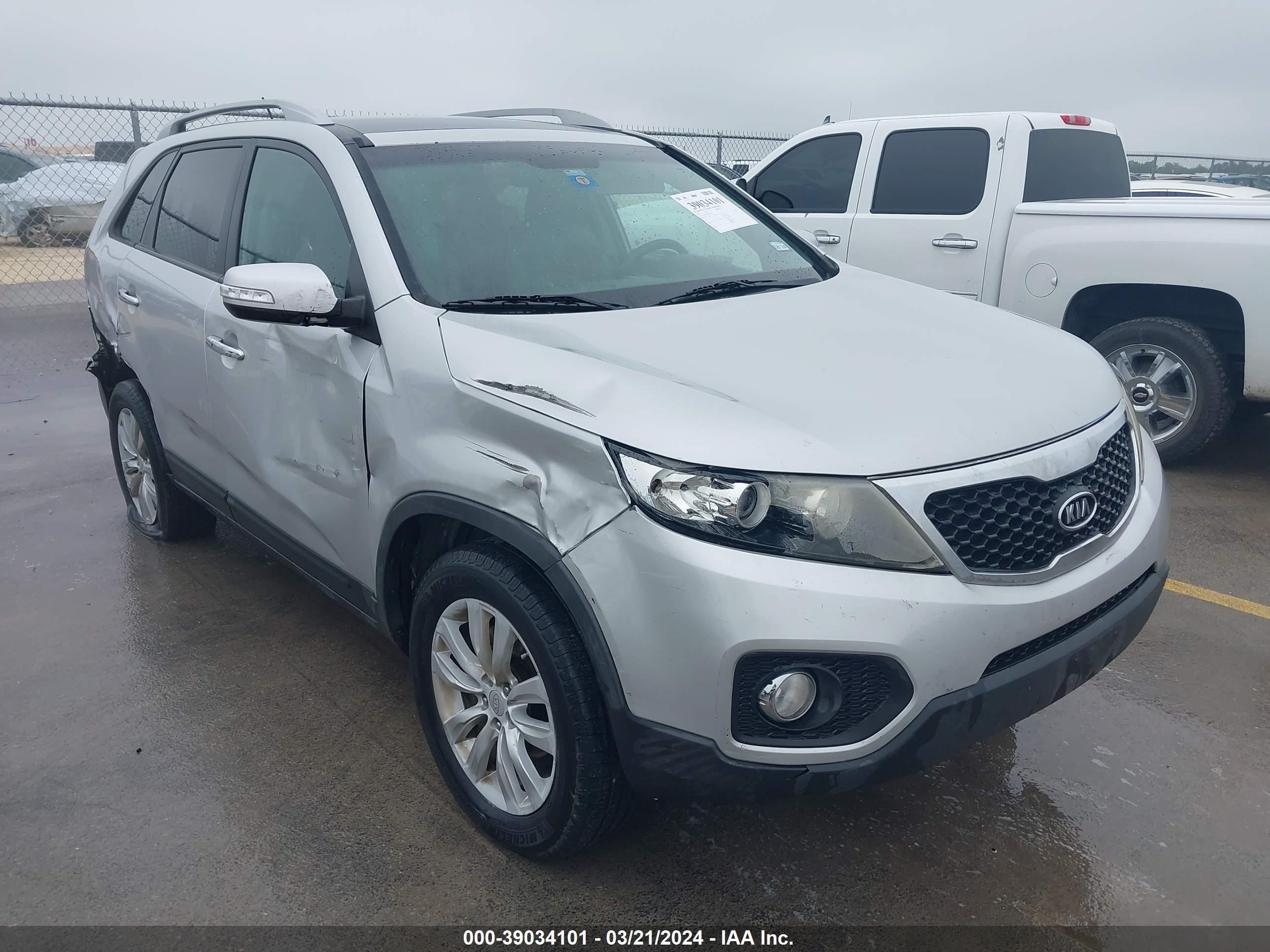 KIA SORENTO 2011 5xyku4a28bg075918