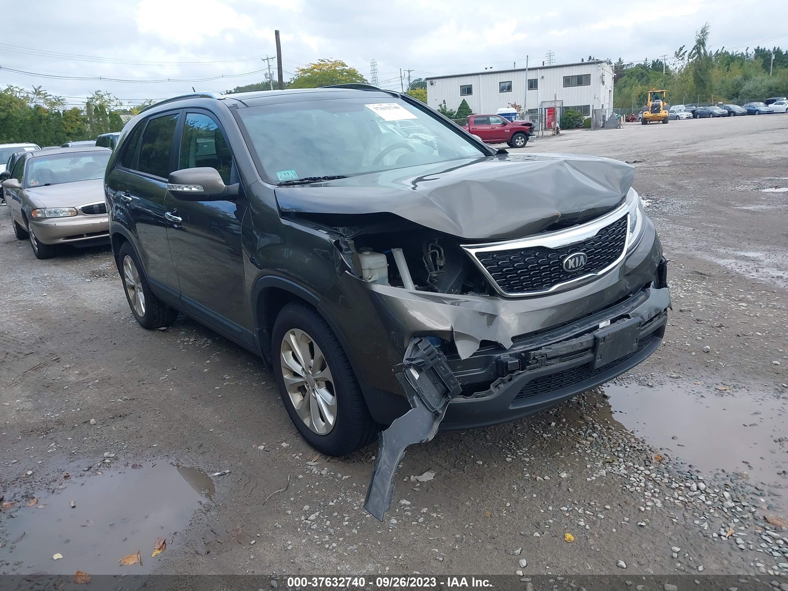 KIA SORENTO 2014 5xyku4a70eg491123