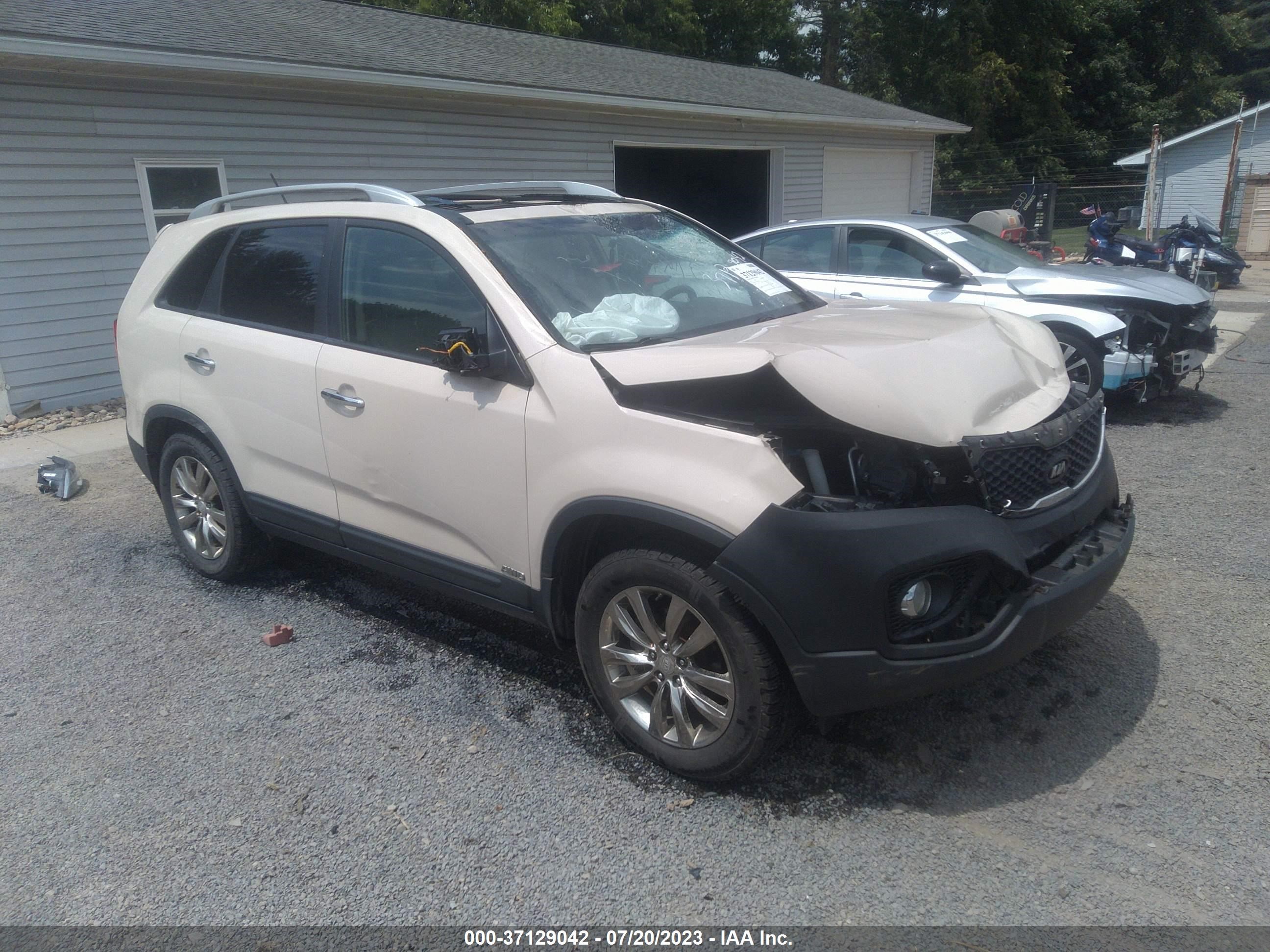 KIA SORENTO 2011 5xykuda25bg063578