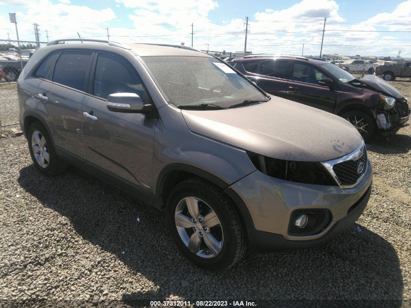 KIA SORENTO 2013 5xykuda68dg394628