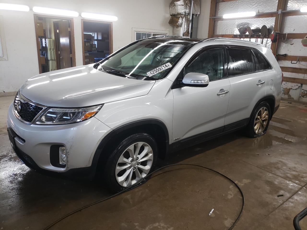 KIA SORENTO 2014 5xykuda75eg498245