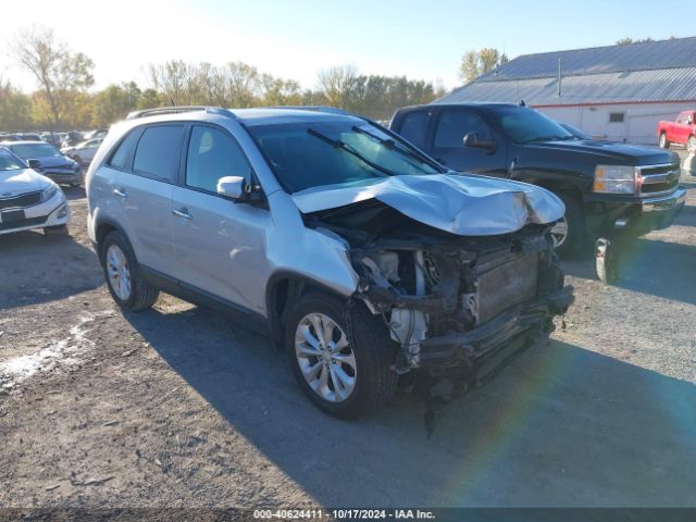 KIA SORENTO 2015 5xykuda75fg568960