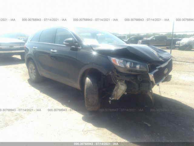 KIA SORENTO 2018 5xypg4a31jg350646