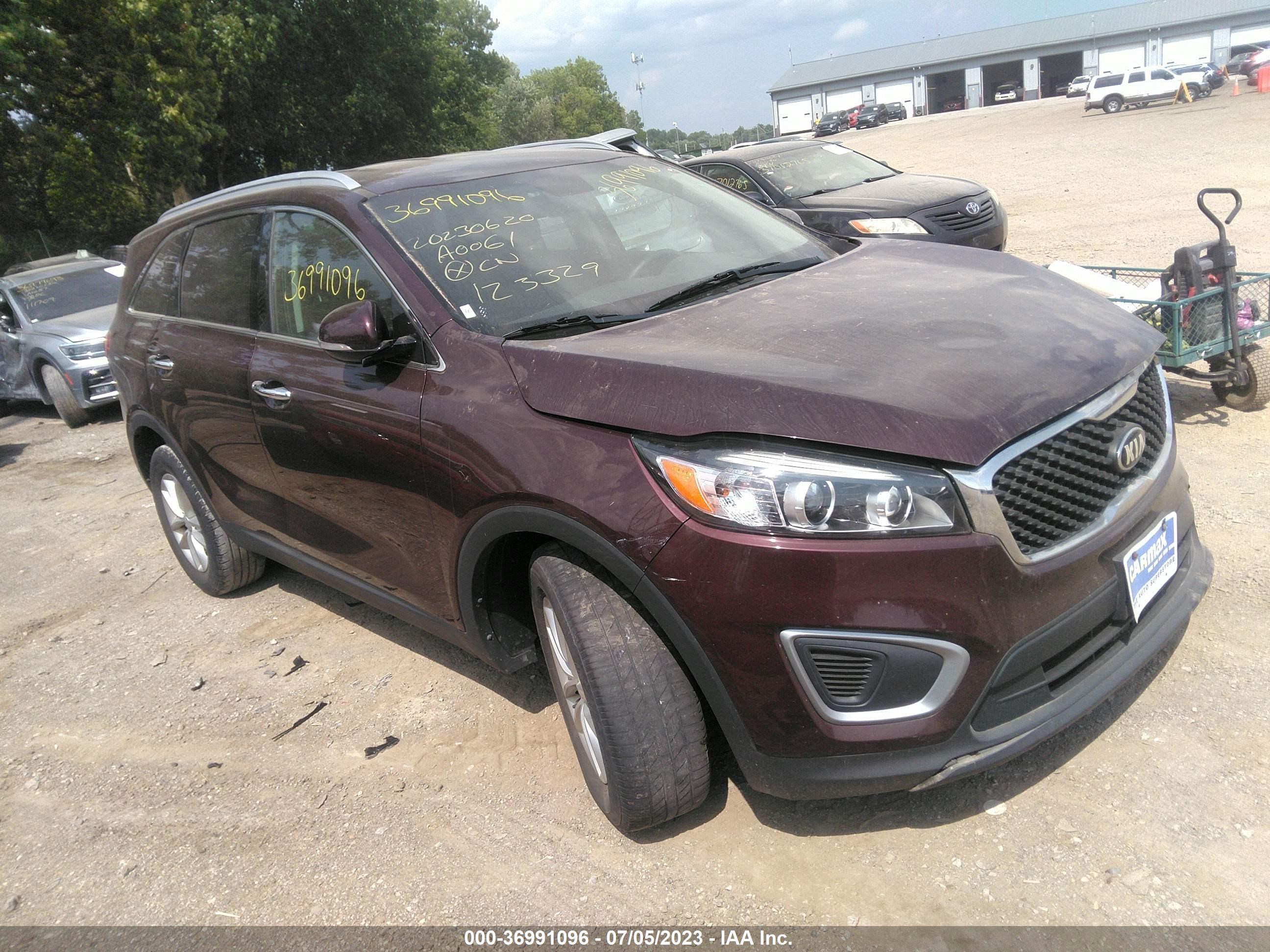 KIA SORENTO 2016 5xypg4a34gg123329