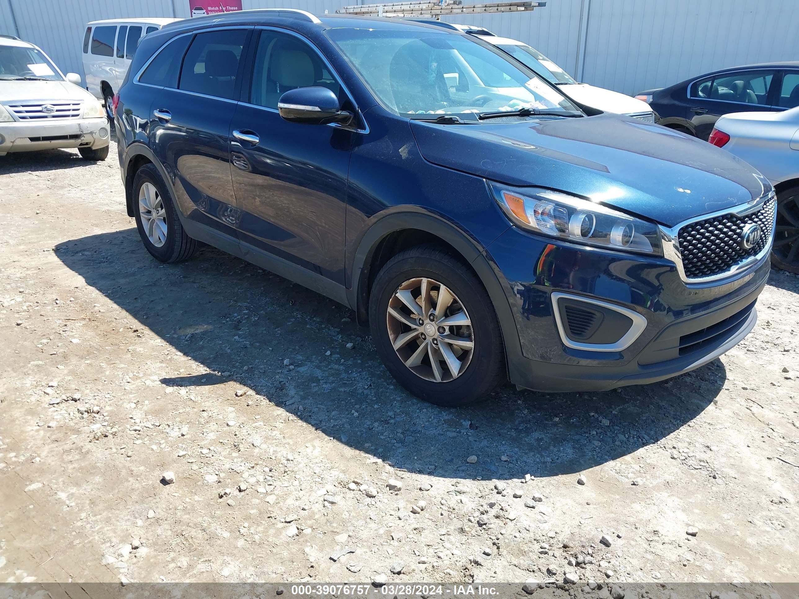 KIA SORENTO 2017 5xypg4a34hg208236