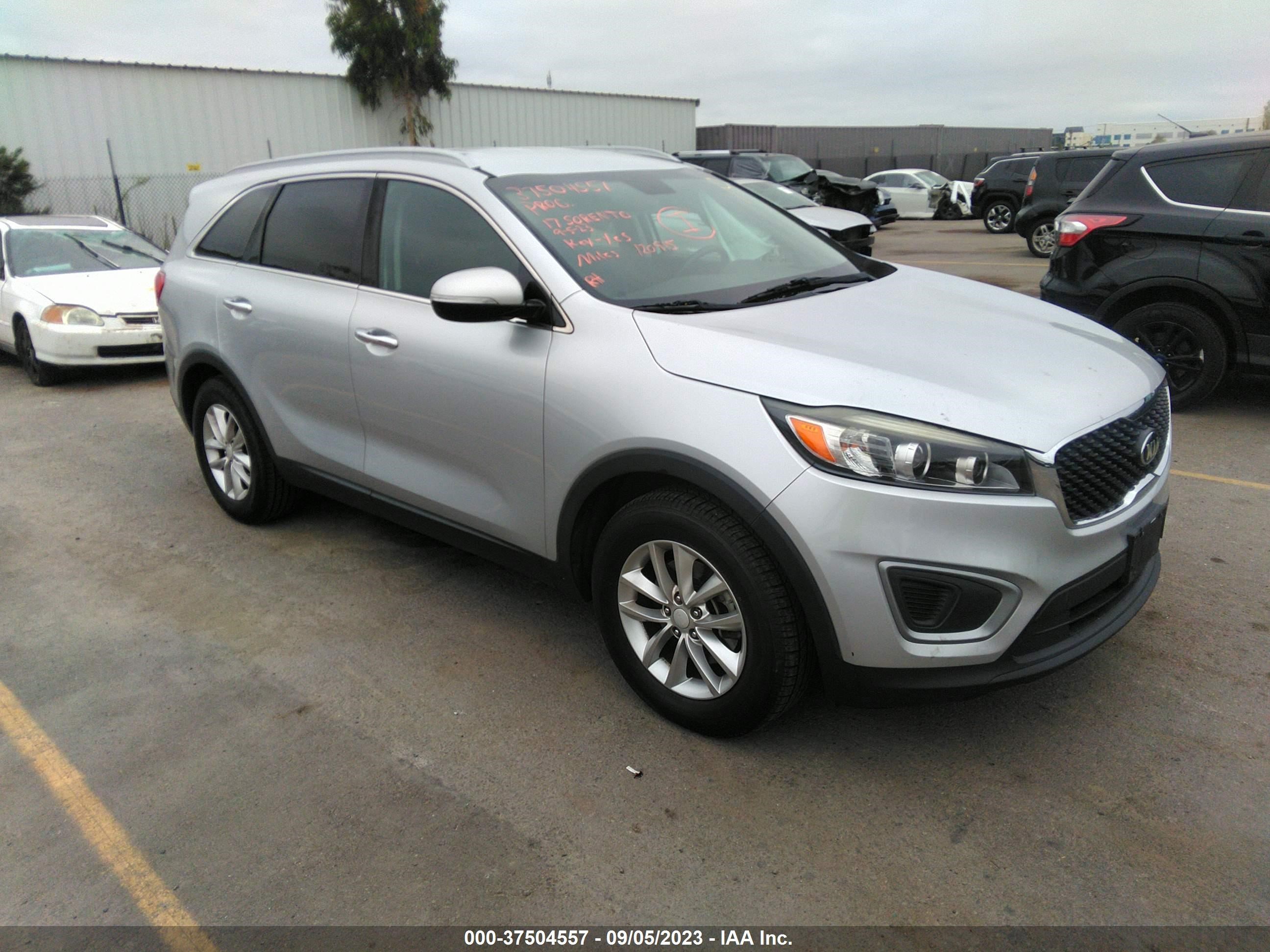 KIA SORENTO 2017 5xypg4a34hg236618