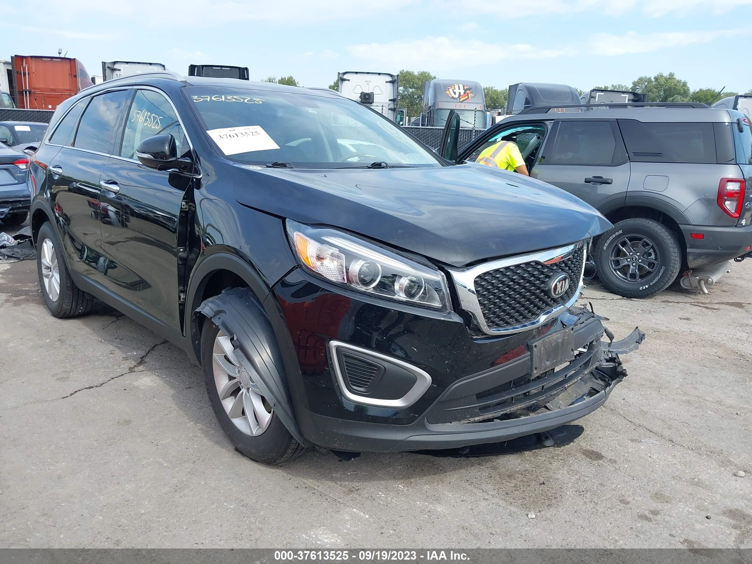 KIA SORENTO 2018 5xypg4a34jg344825