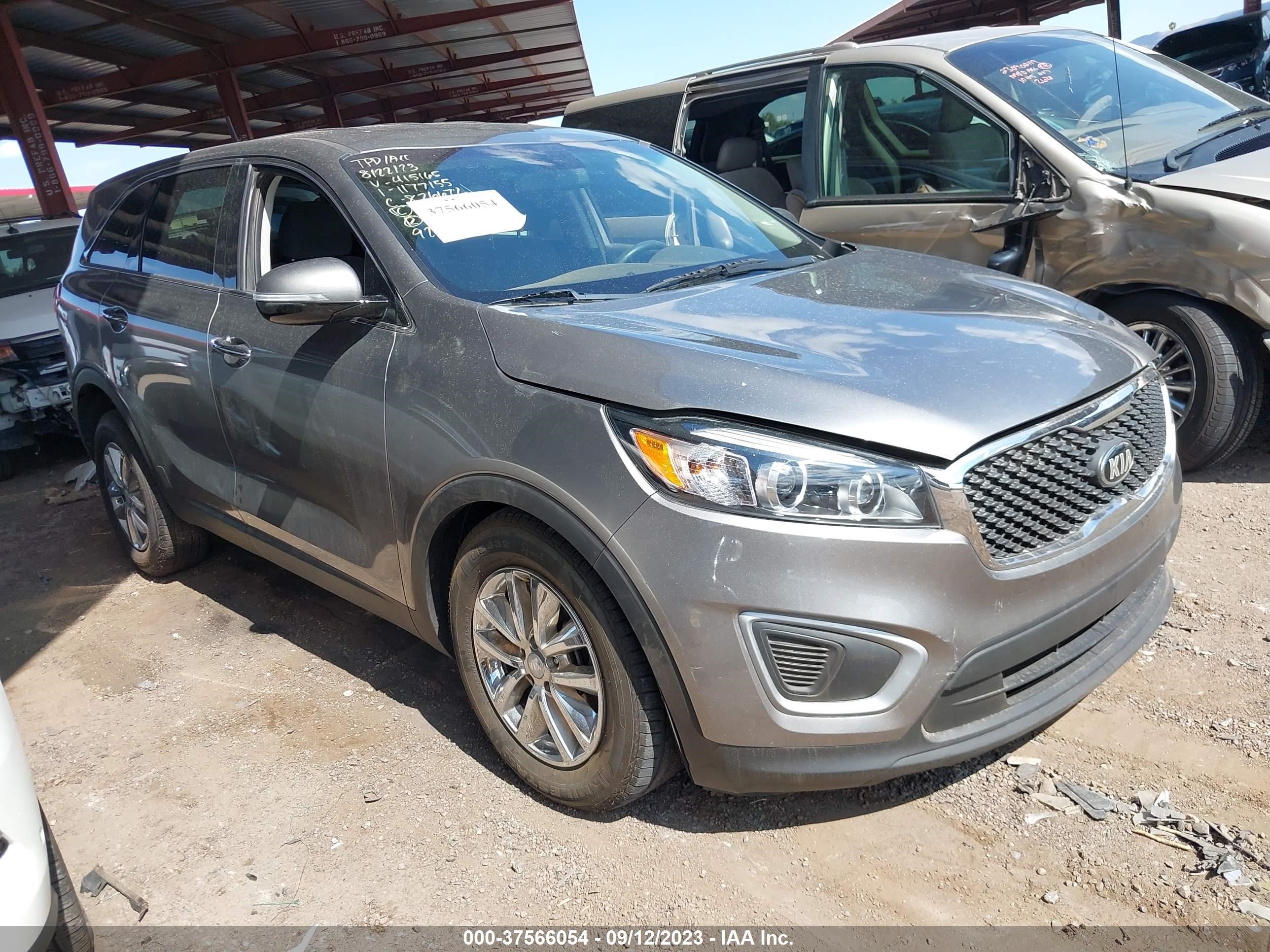 KIA SORENTO 2018 5xypg4a34jg415165