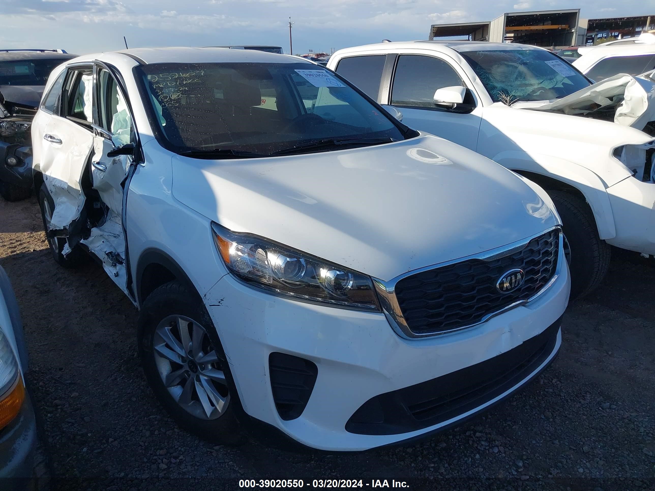 KIA SORENTO 2019 5xypg4a34kg611043