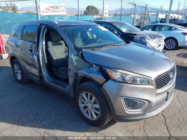 KIA SORENTO 2017 5xypg4a35hg212604