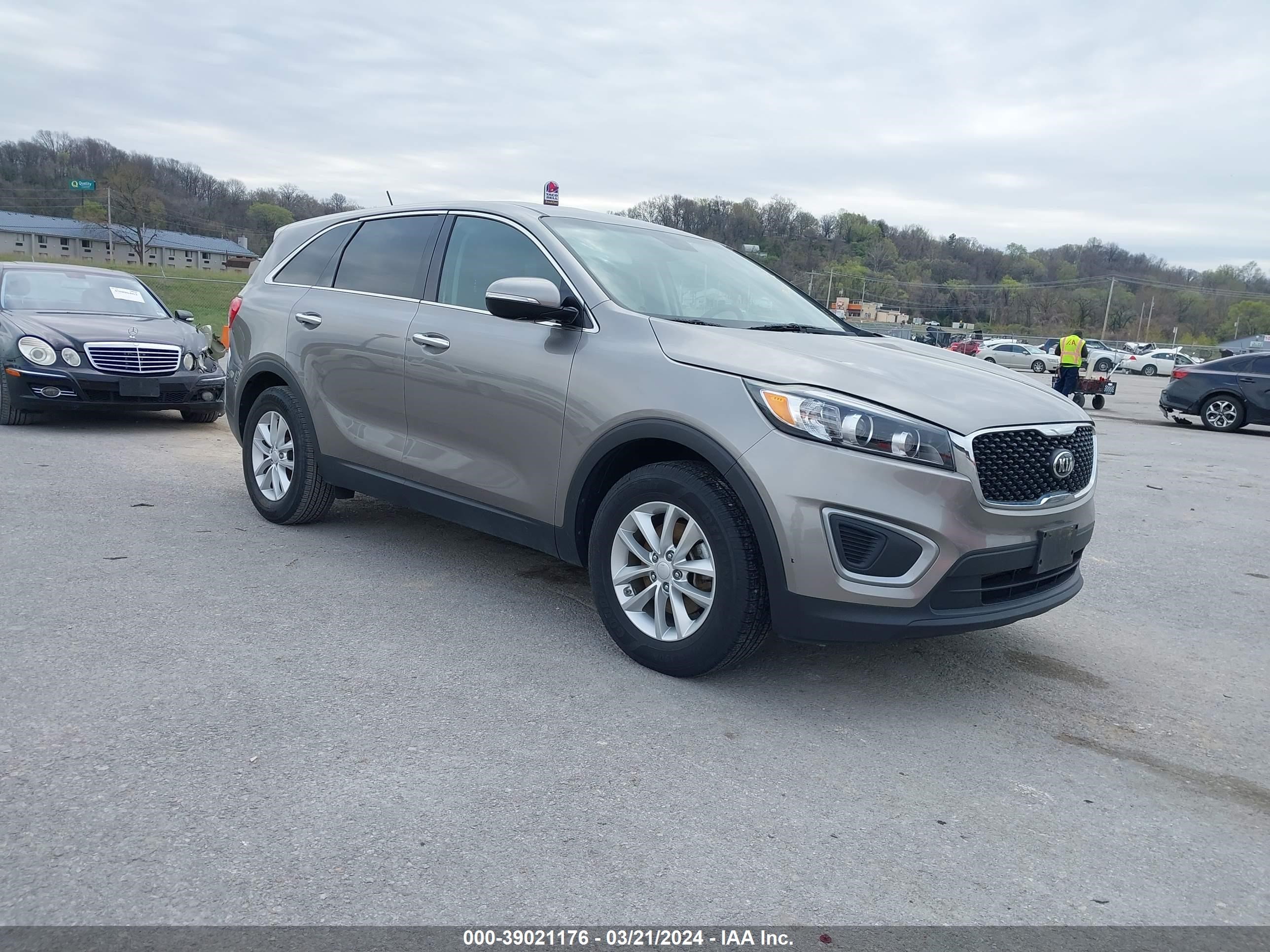 KIA SORENTO 2017 5xypg4a37hg222891