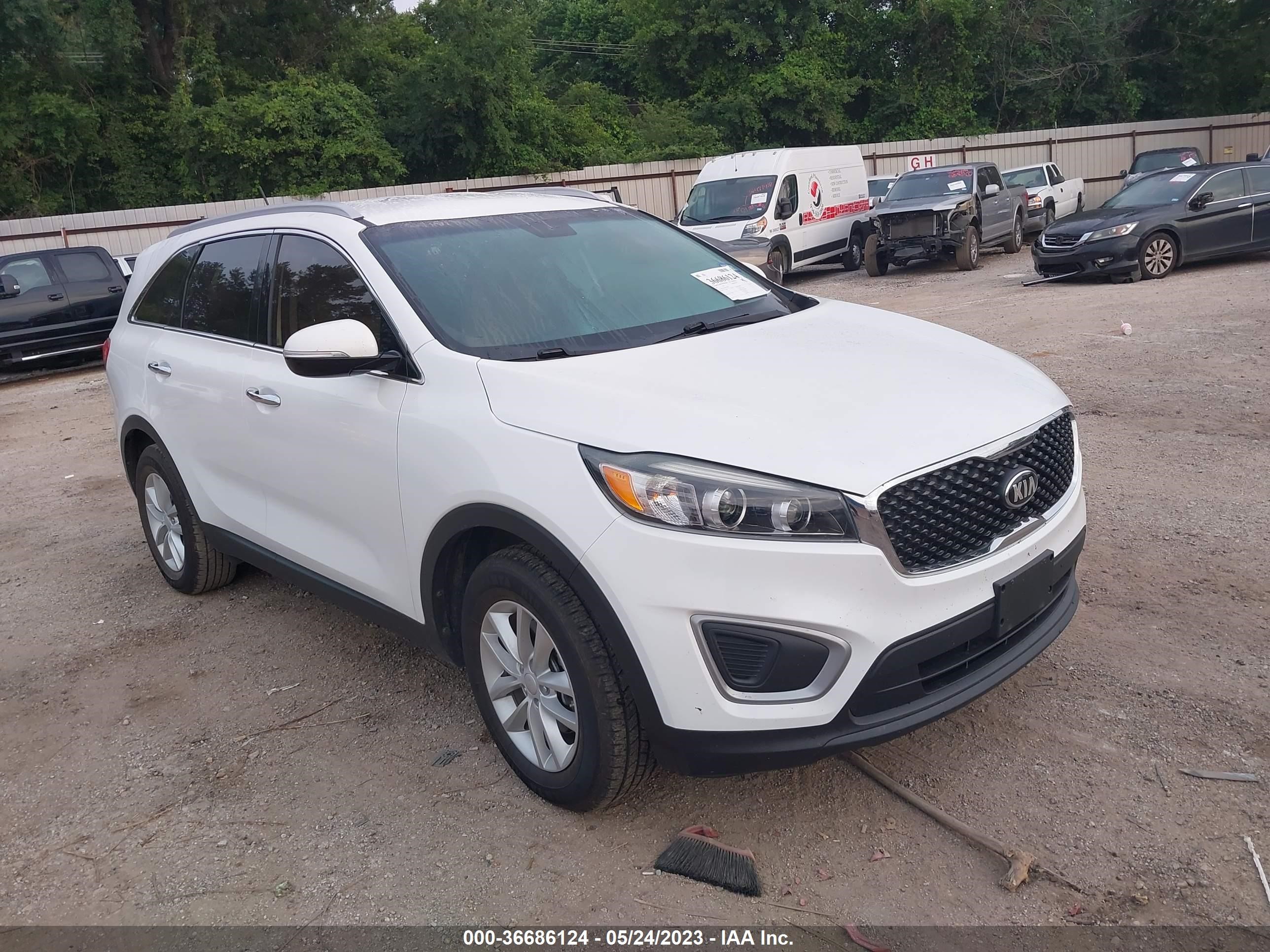 KIA SORENTO 2017 5xypg4a37hg264008