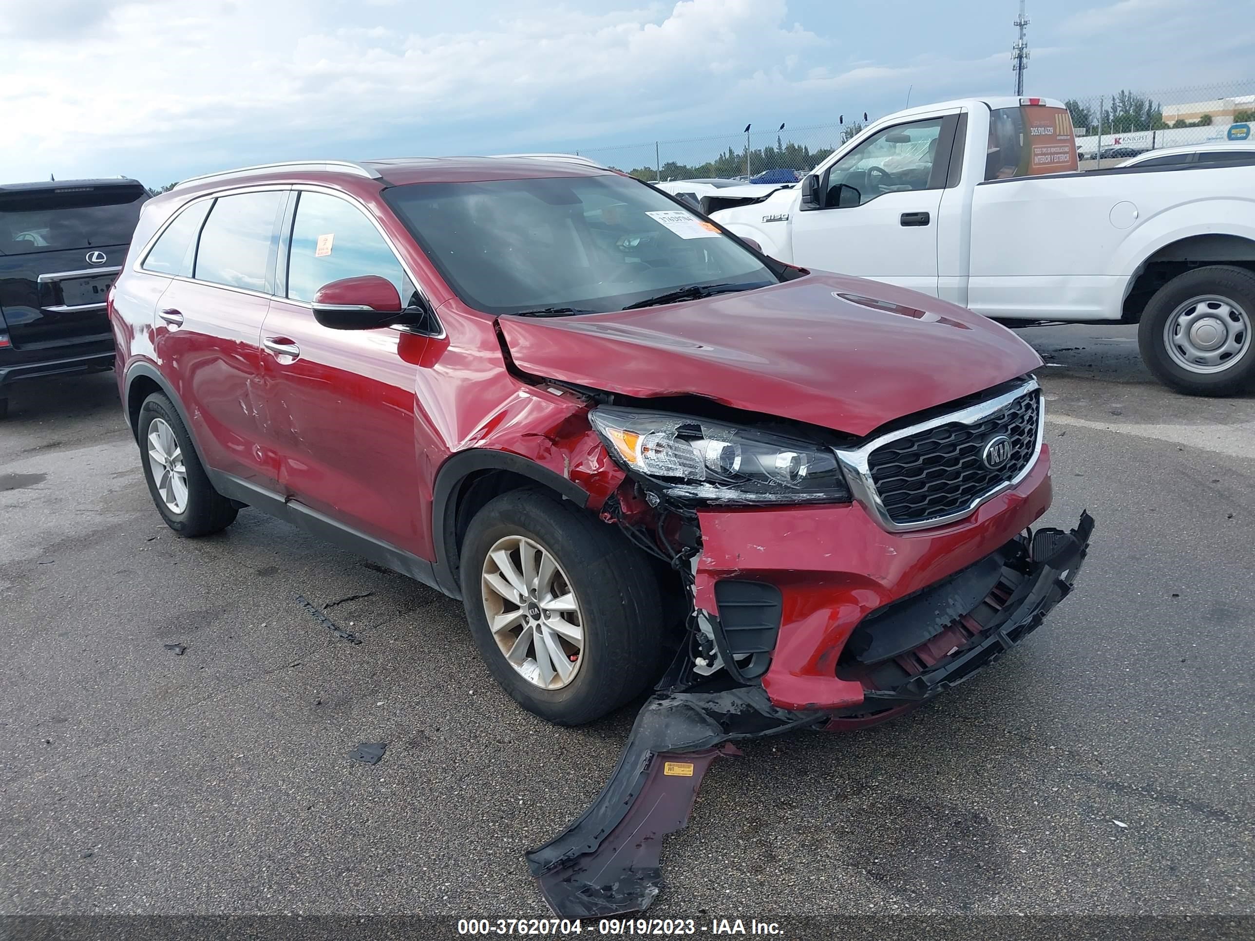 KIA SORENTO 2019 5xypg4a37kg543000