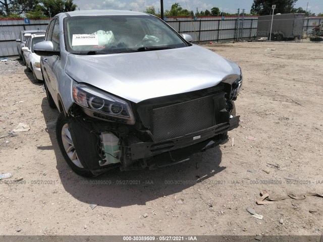 KIA SORENTO 2018 5xypg4a38jg378119