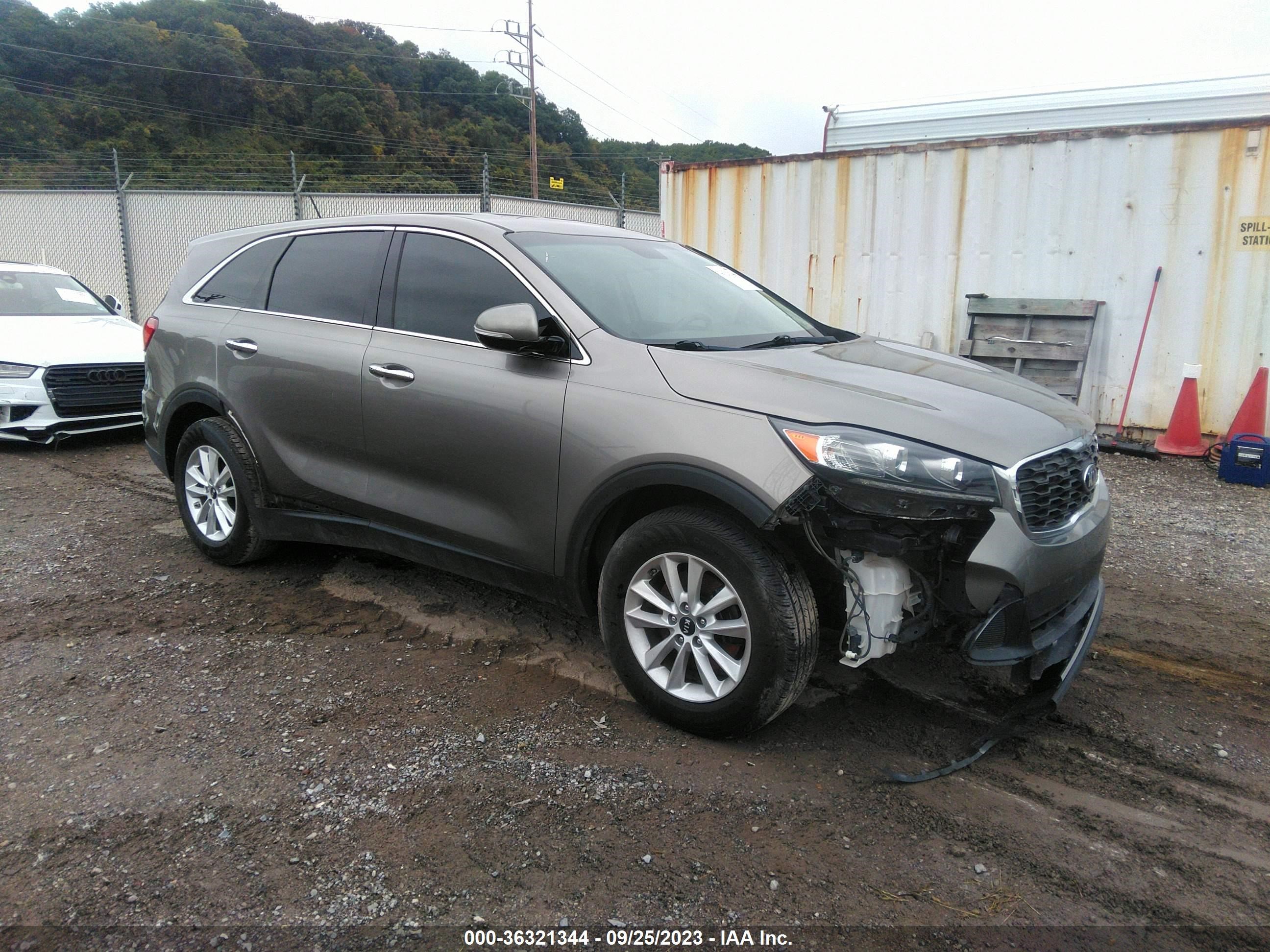 KIA SORENTO 2019 5xypg4a39kg464024