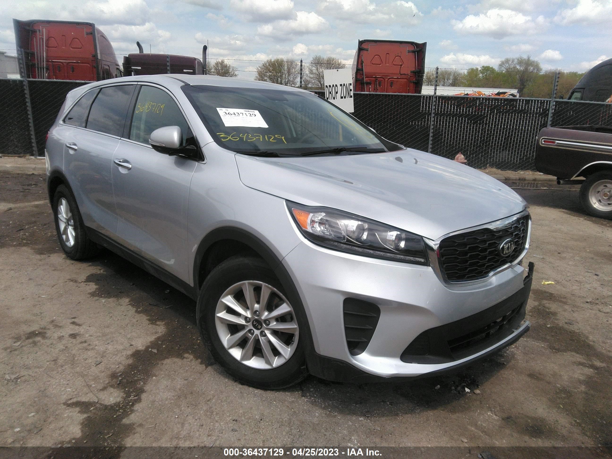 KIA SORENTO 2019 5xypg4a56kg446873