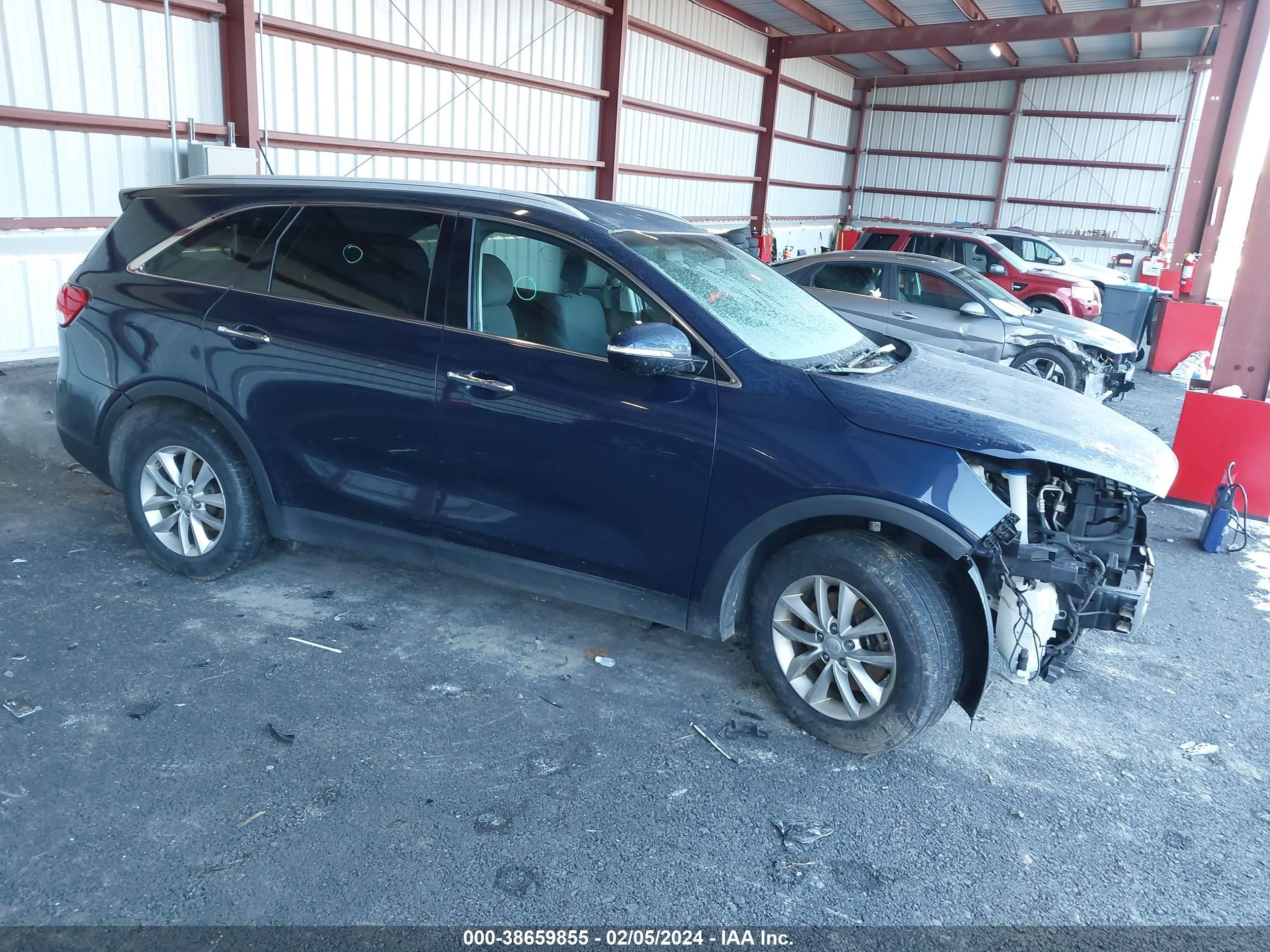 KIA SORENTO 2018 5xypg4a58jg360950