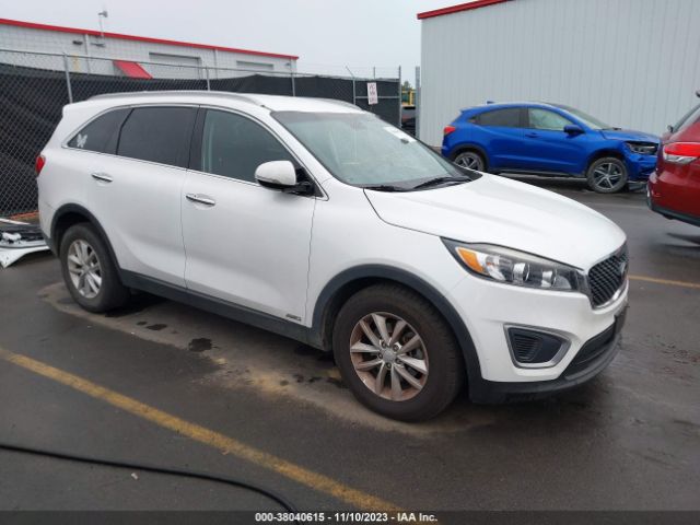 KIA SORENTO 2018 5xypgda35jg373976