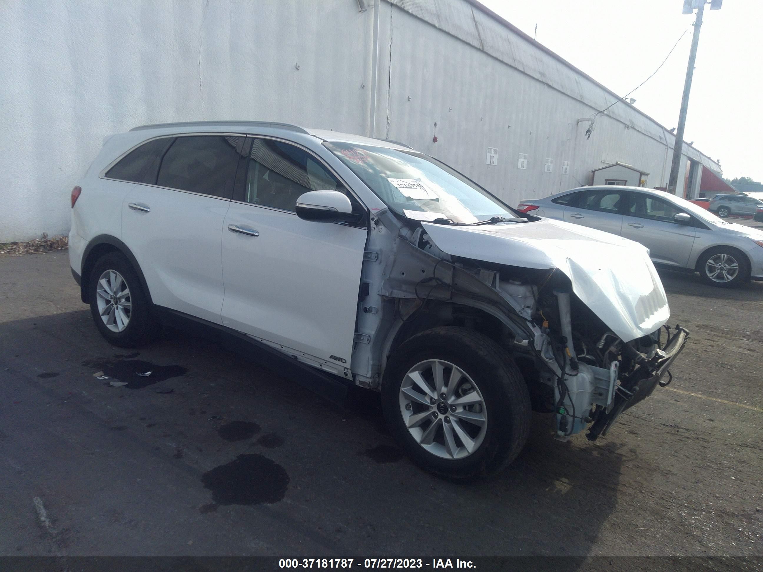 KIA SORENTO 2019 5xypgda38kg437624