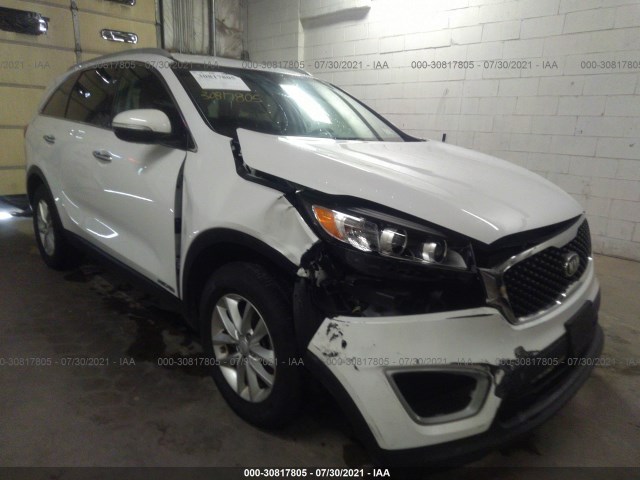 KIA SORENTO 2017 5xypgda52hg323144