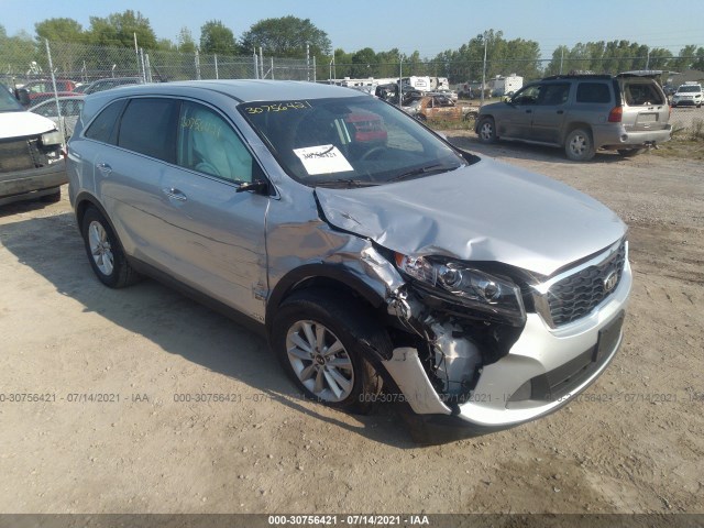 KIA SORENTO 2019 5xypgda52kg561423