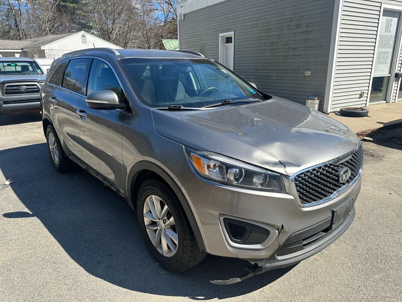 KIA SORENTO 2018 5xypgda55jg368228