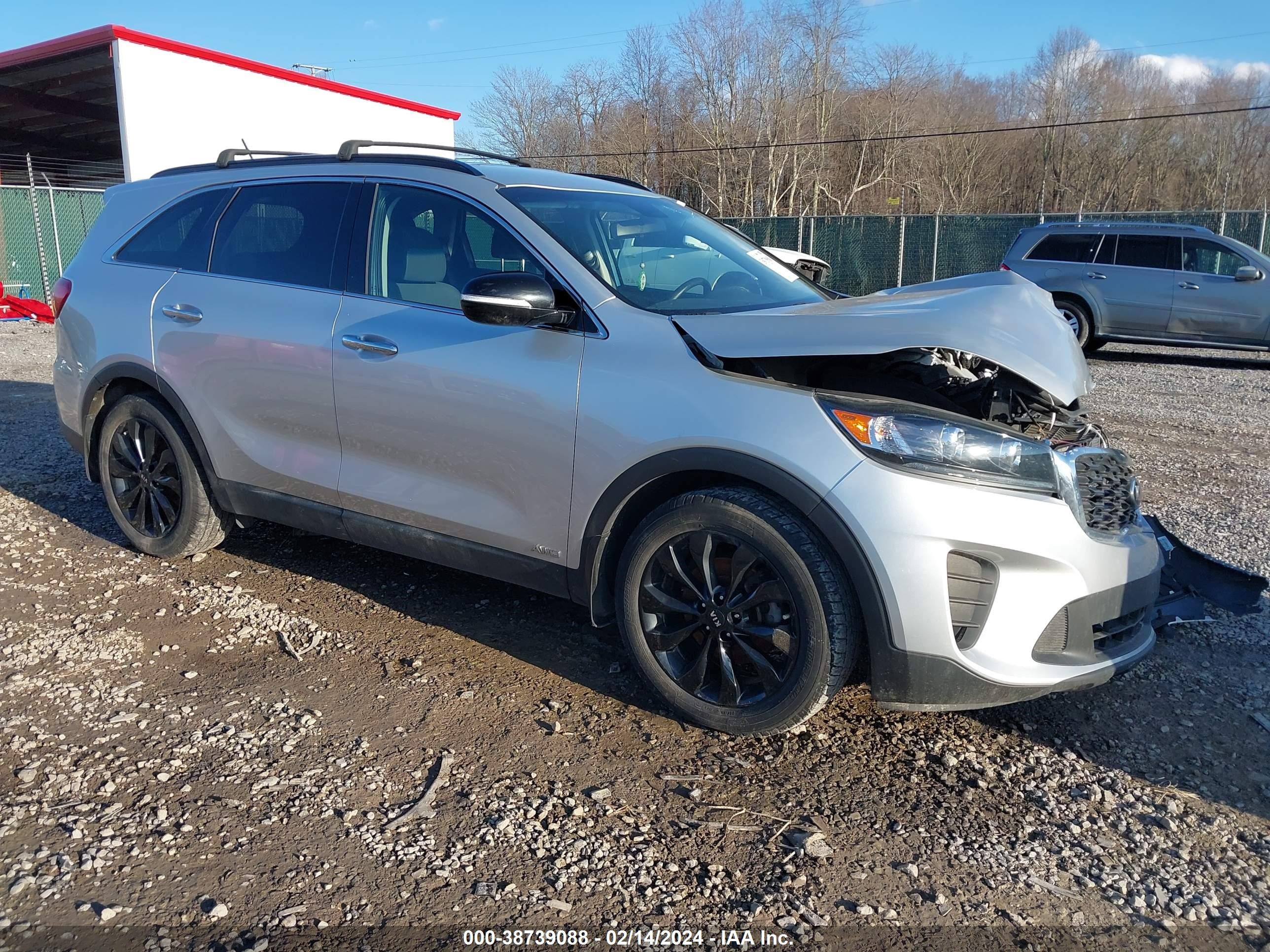 KIA SORENTO 2019 5xypgda56kg584557