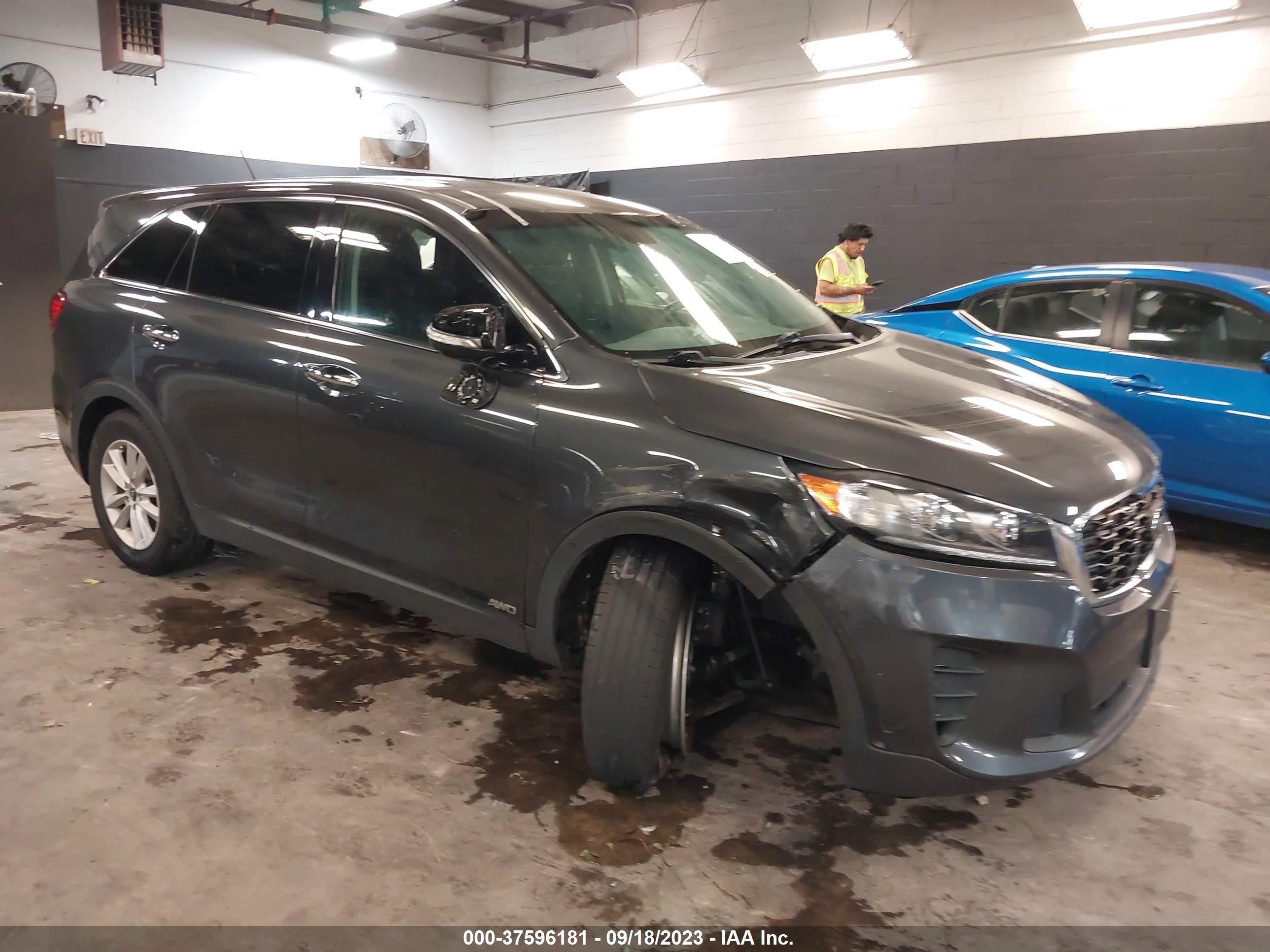 KIA SORENTO 2019 5xypgda59kg449590