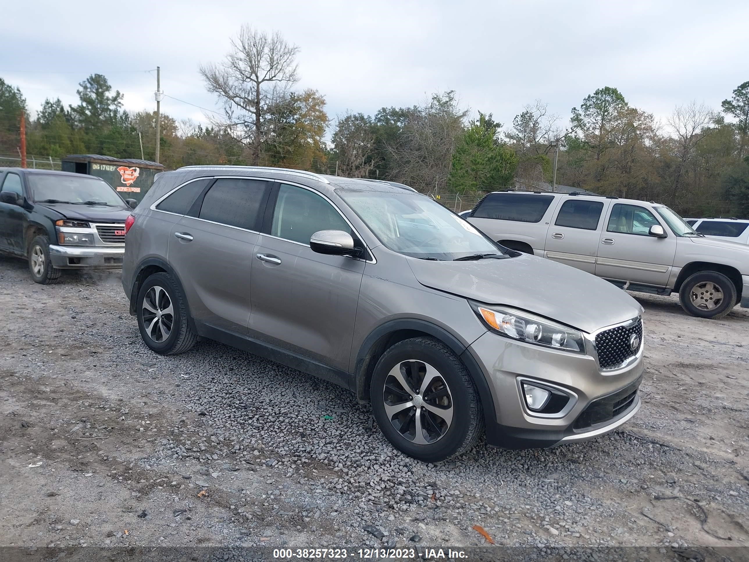 KIA SORENTO 2017 5xyph4a56hg204056