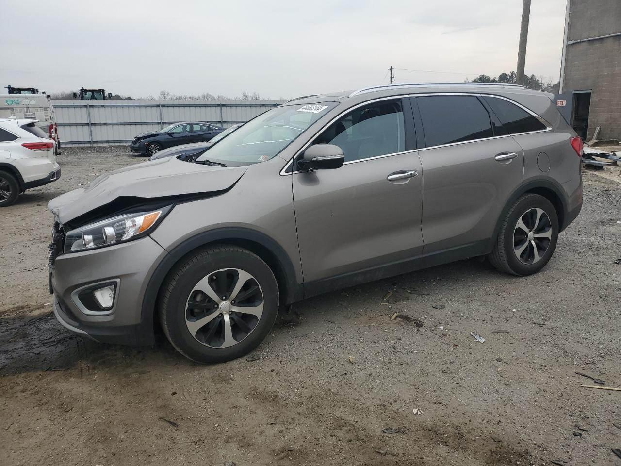 KIA SORENTO 2018 5xyph4a58jg410419