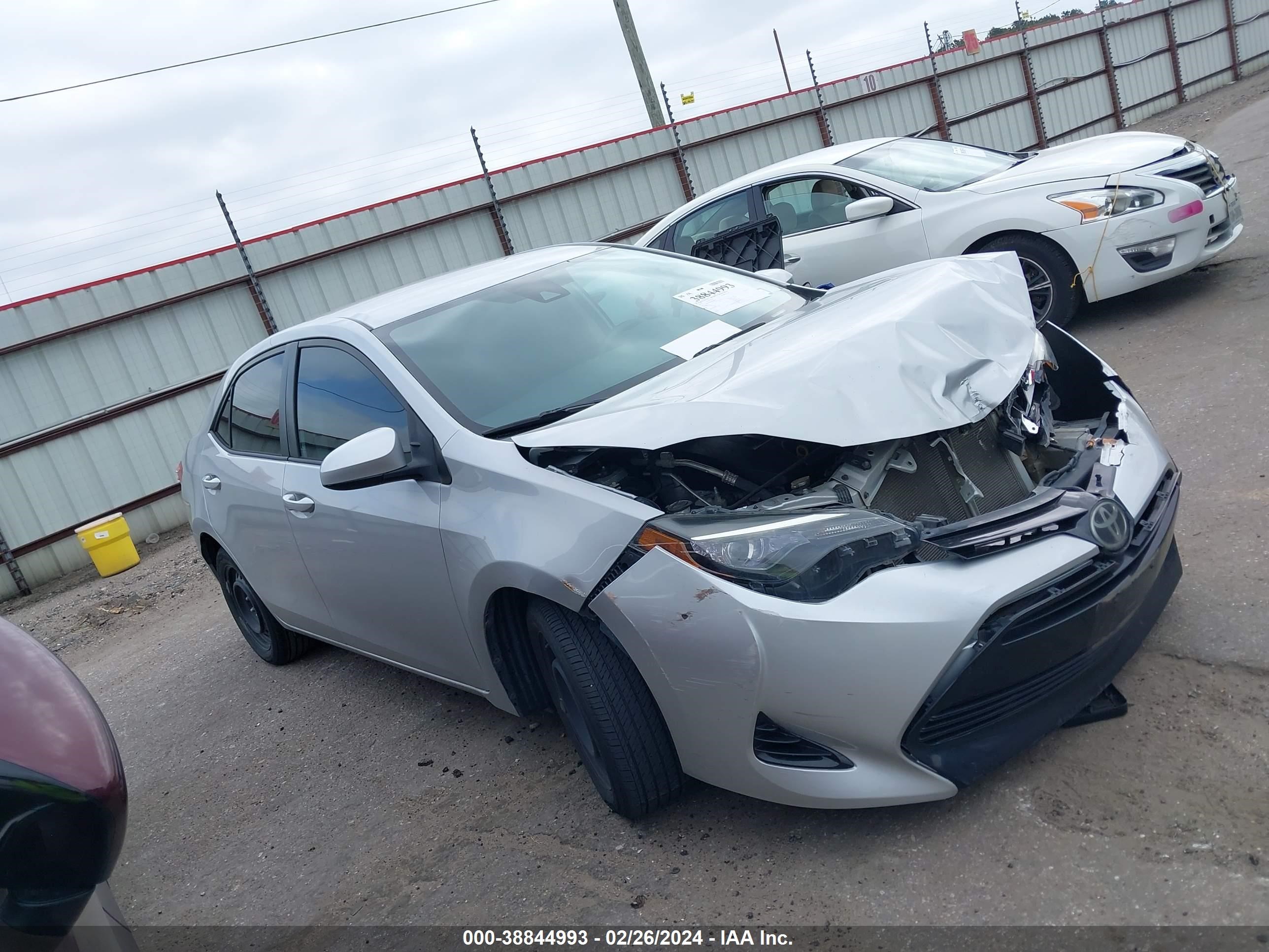 TOYOTA COROLLA 2017 5yfburhe0hp626537