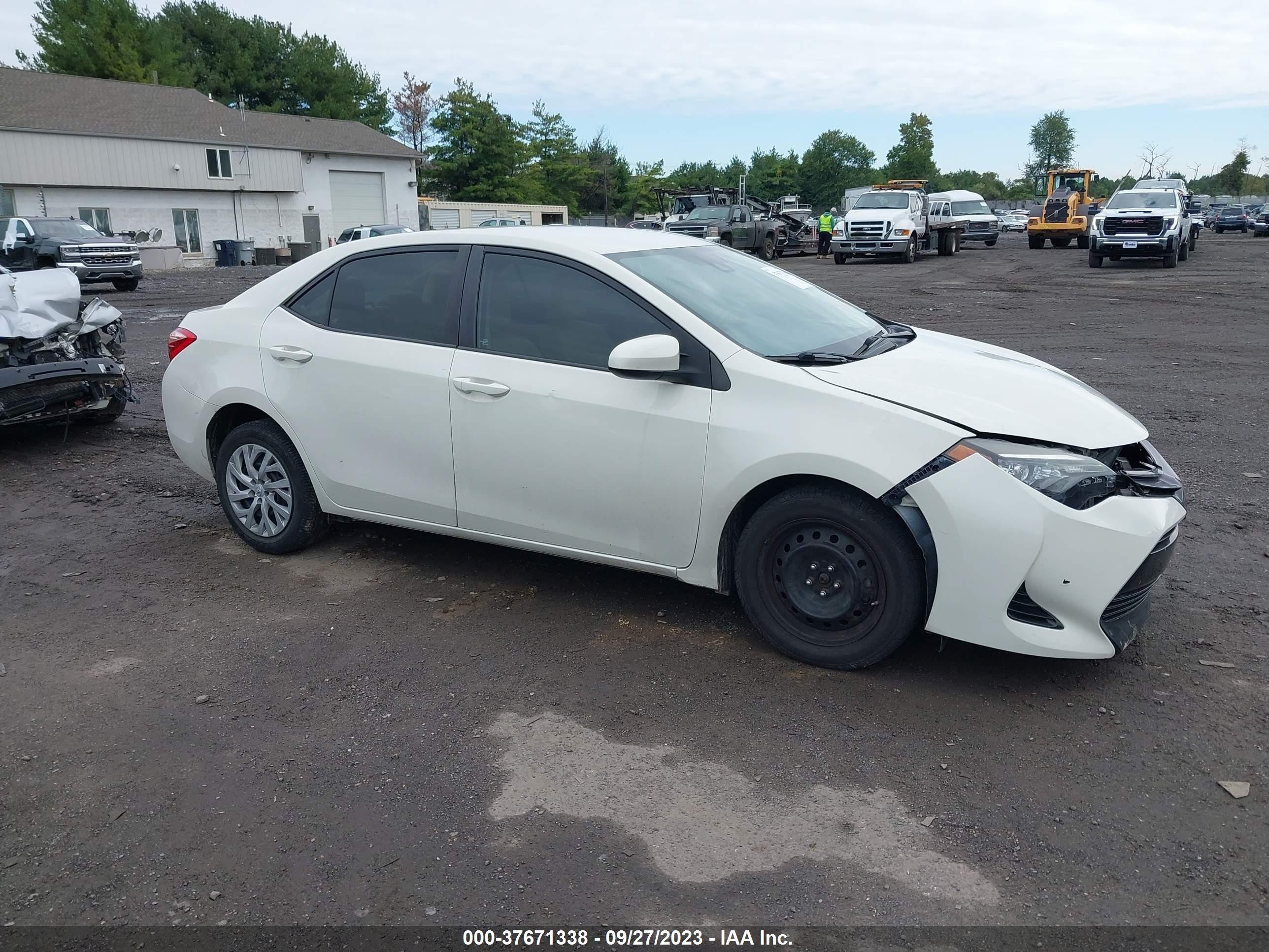 TOYOTA COROLLA 2017 5yfburhe3hp713221