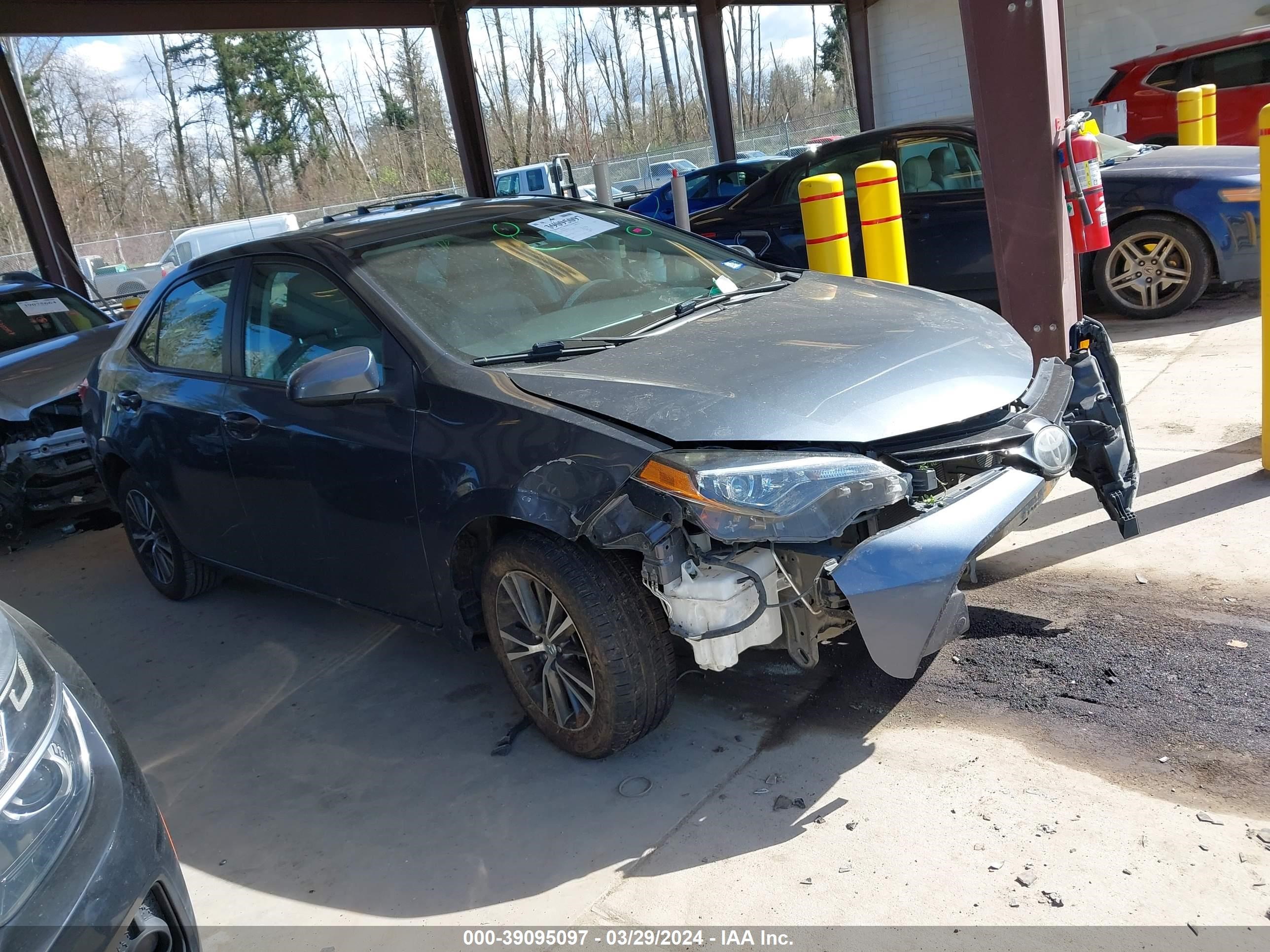 TOYOTA COROLLA 2018 5yfburhe3jp842470