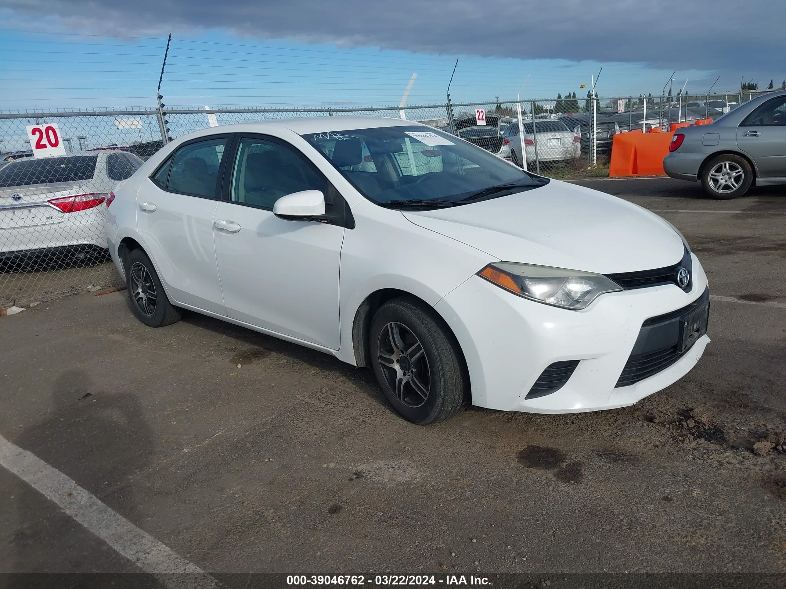 TOYOTA COROLLA 2015 5yfburhe7fp334736