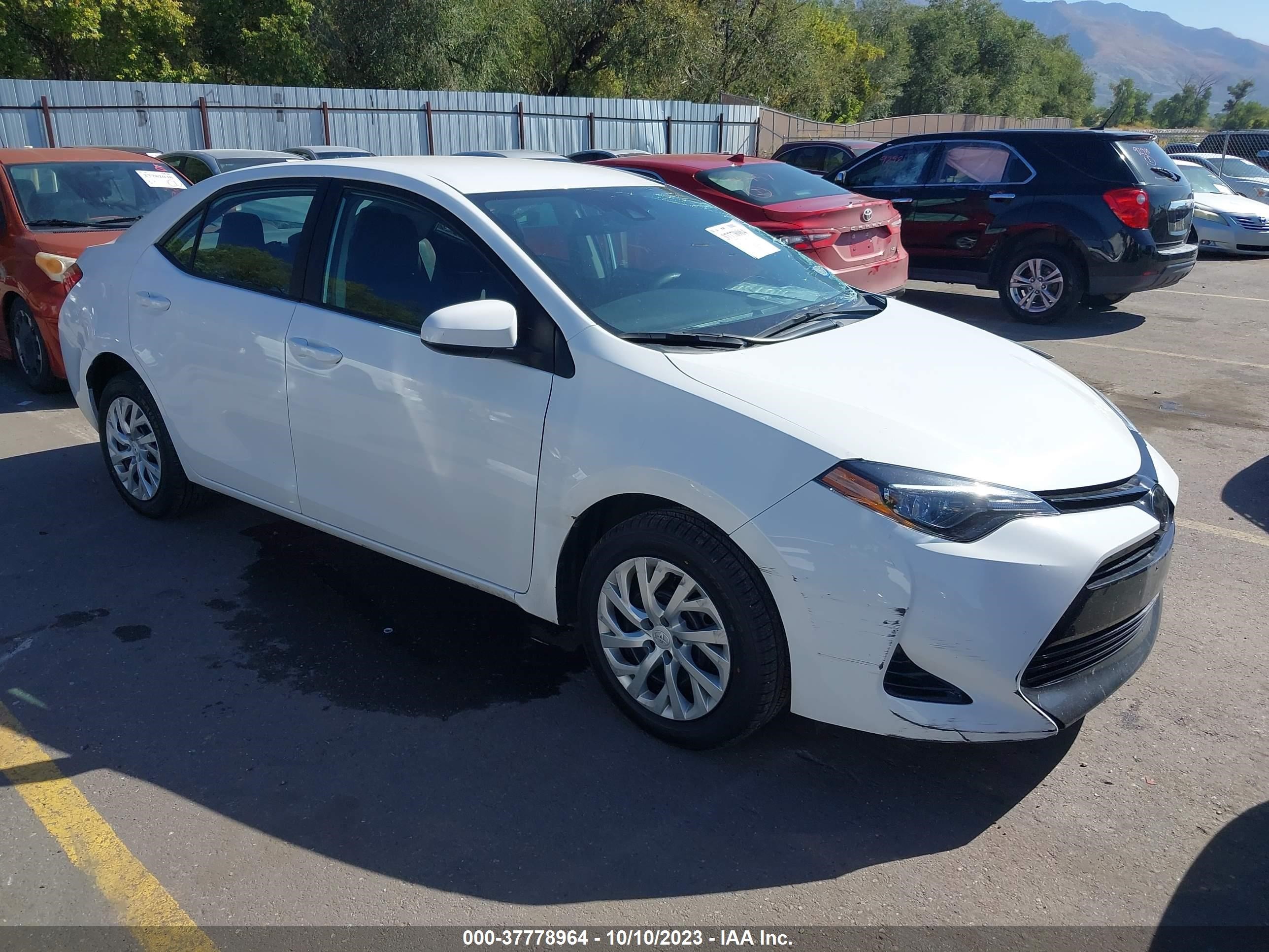 TOYOTA COROLLA 2018 5yfburhe8jp815653