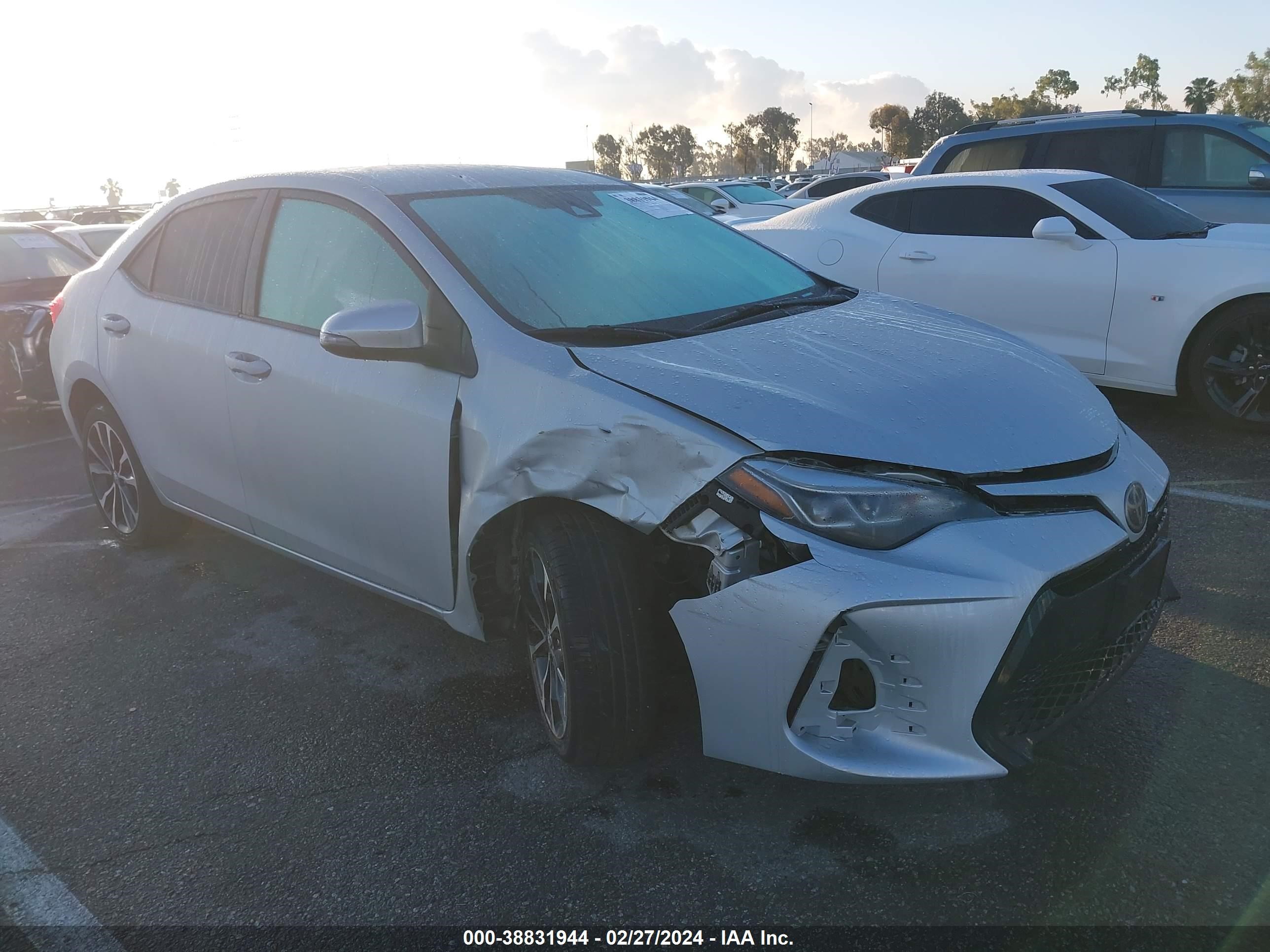 TOYOTA COROLLA 2018 5yfburhe8jp823445