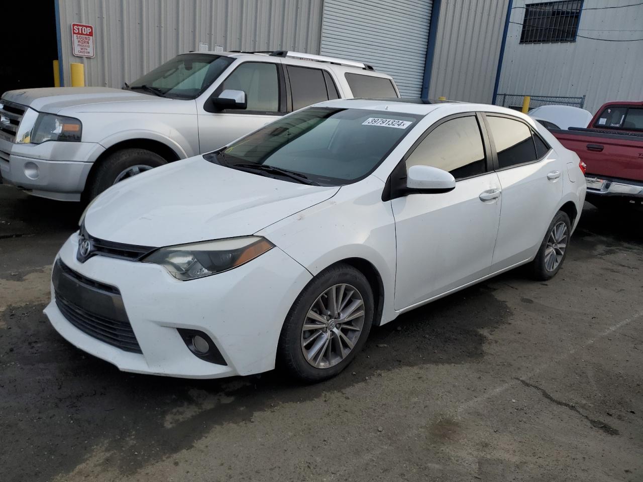 TOYOTA COROLLA 2015 5yfburhe9fp261109