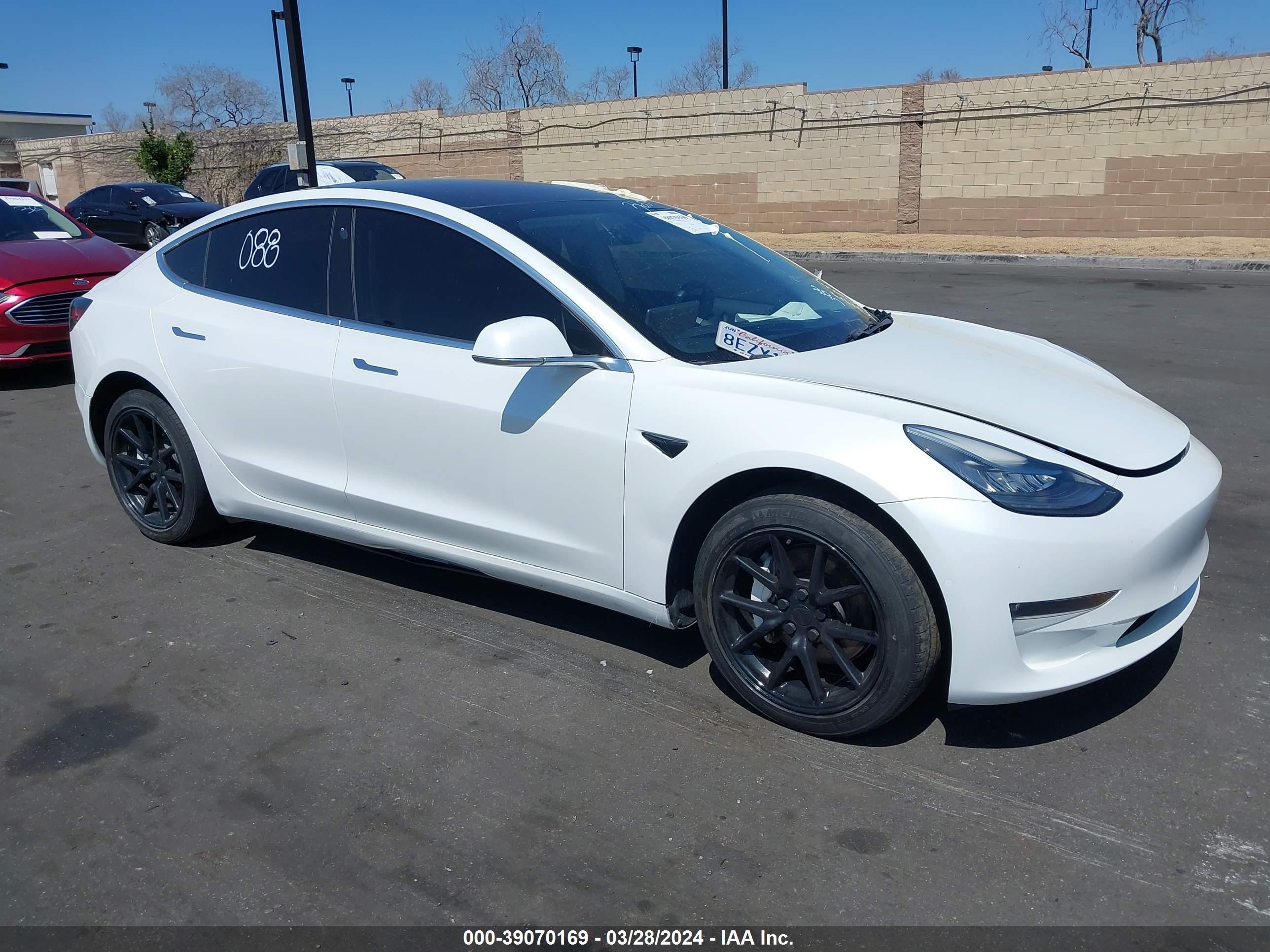 TESLA MODEL 3 2018 5yj3e1ea3jf019716