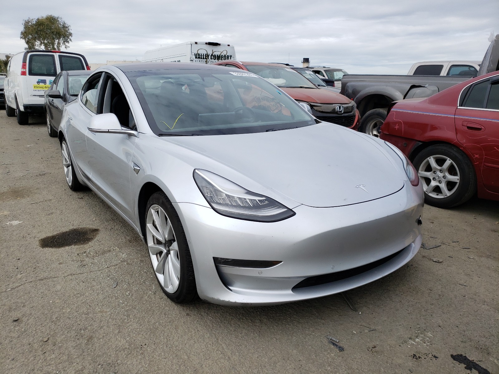 TESLA MODEL 3 2018 5yj3e1ea3jf048682