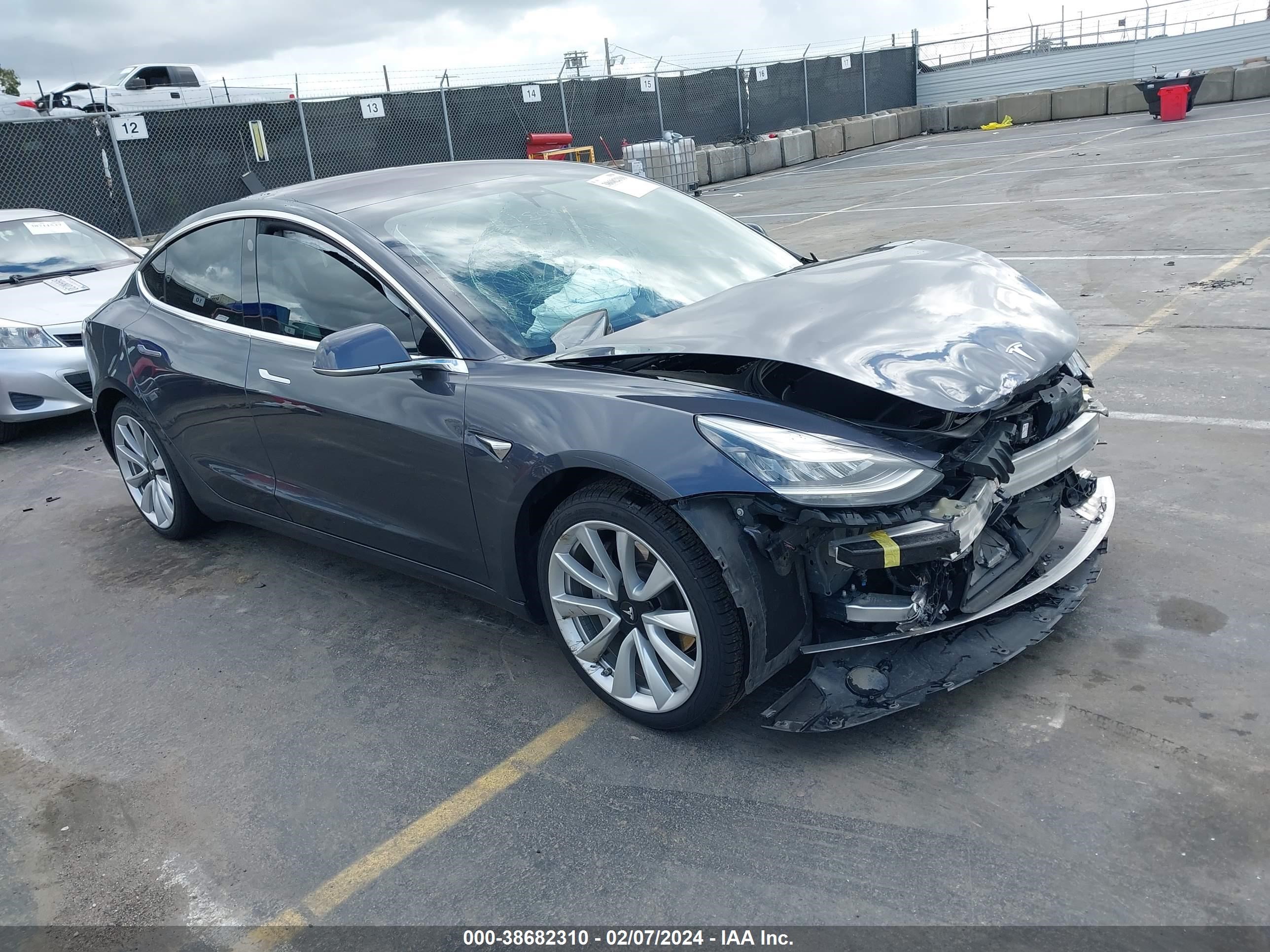 TESLA MODEL 3 2018 5yj3e1ea5jf056802