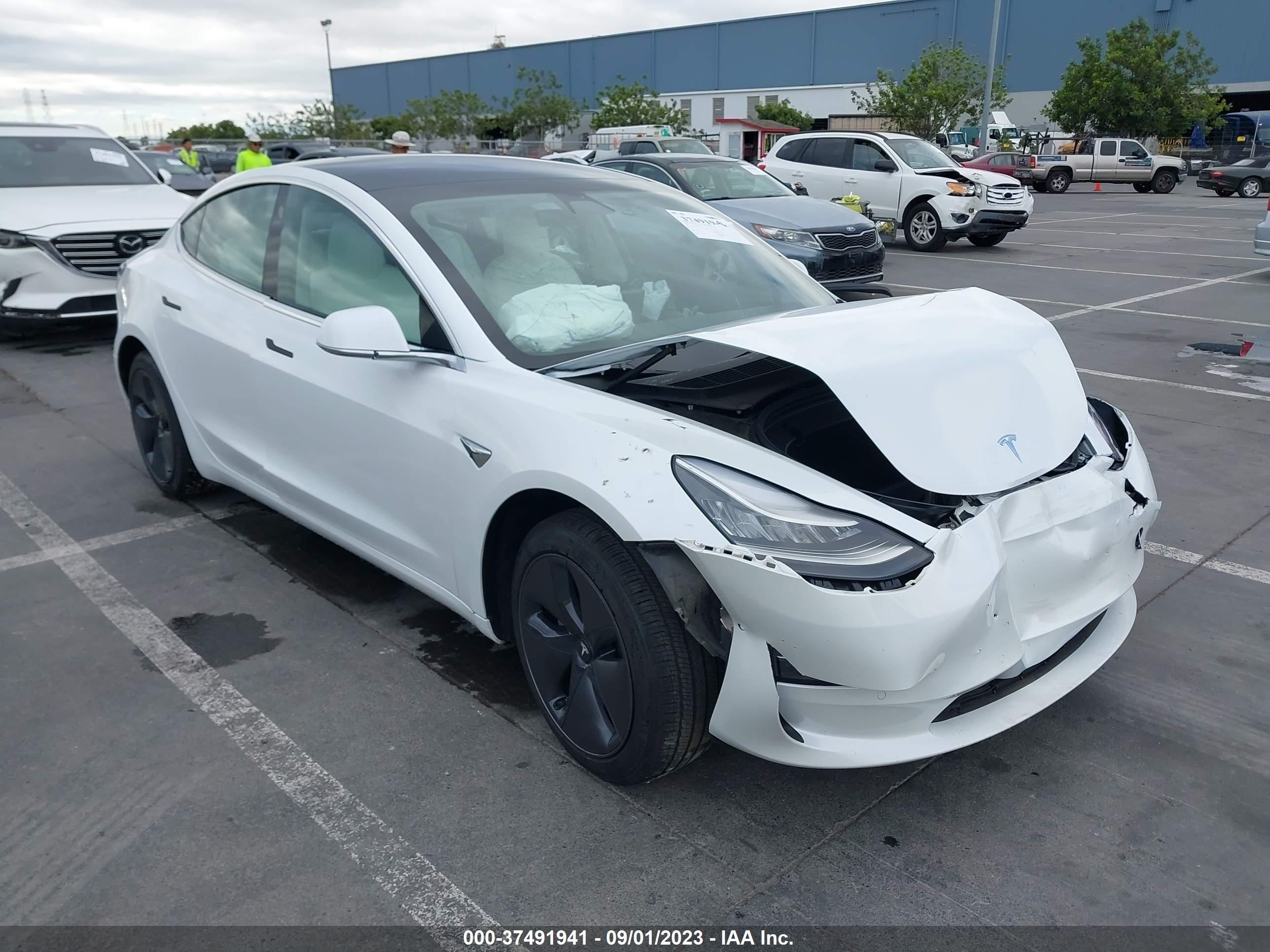 TESLA MODEL 3 2020 5yj3e1ea8lf615665