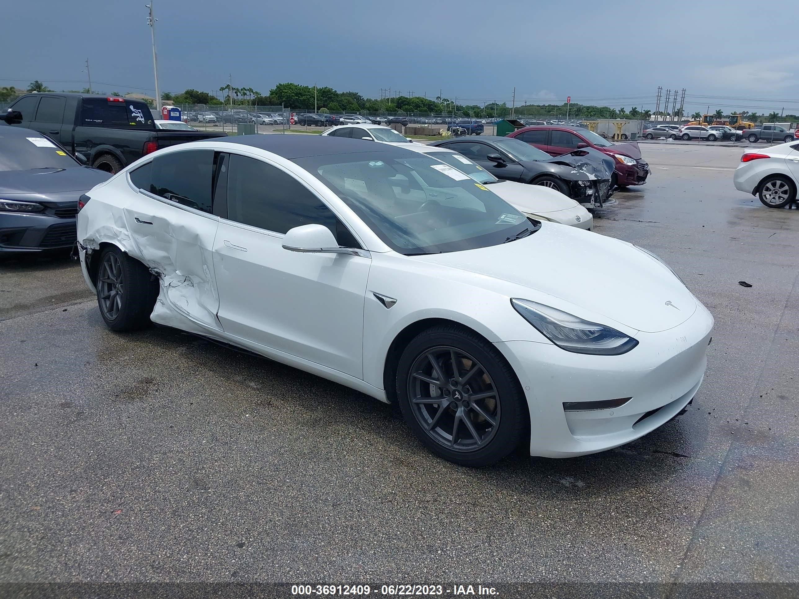 TESLA MODEL 3 2018 5yj3e1eb0jf092163