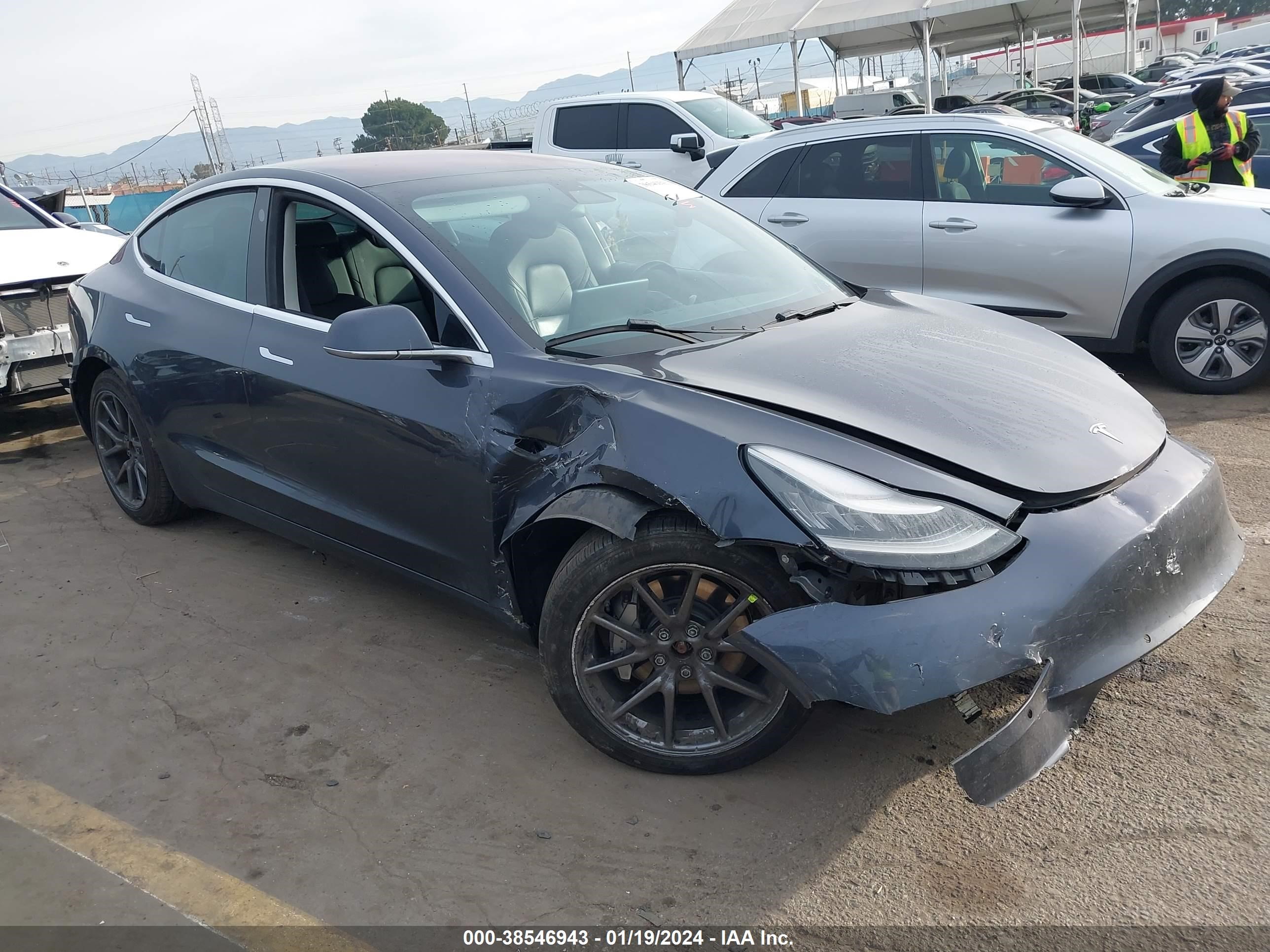 TESLA MODEL 3 2018 5yj3e1eb0jf150286