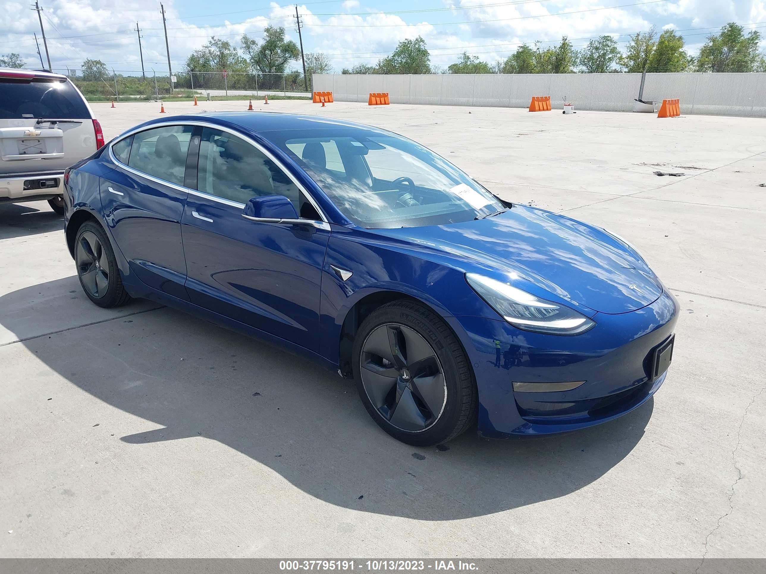 TESLA MODEL 3 2019 5yj3e1eb0kf191356