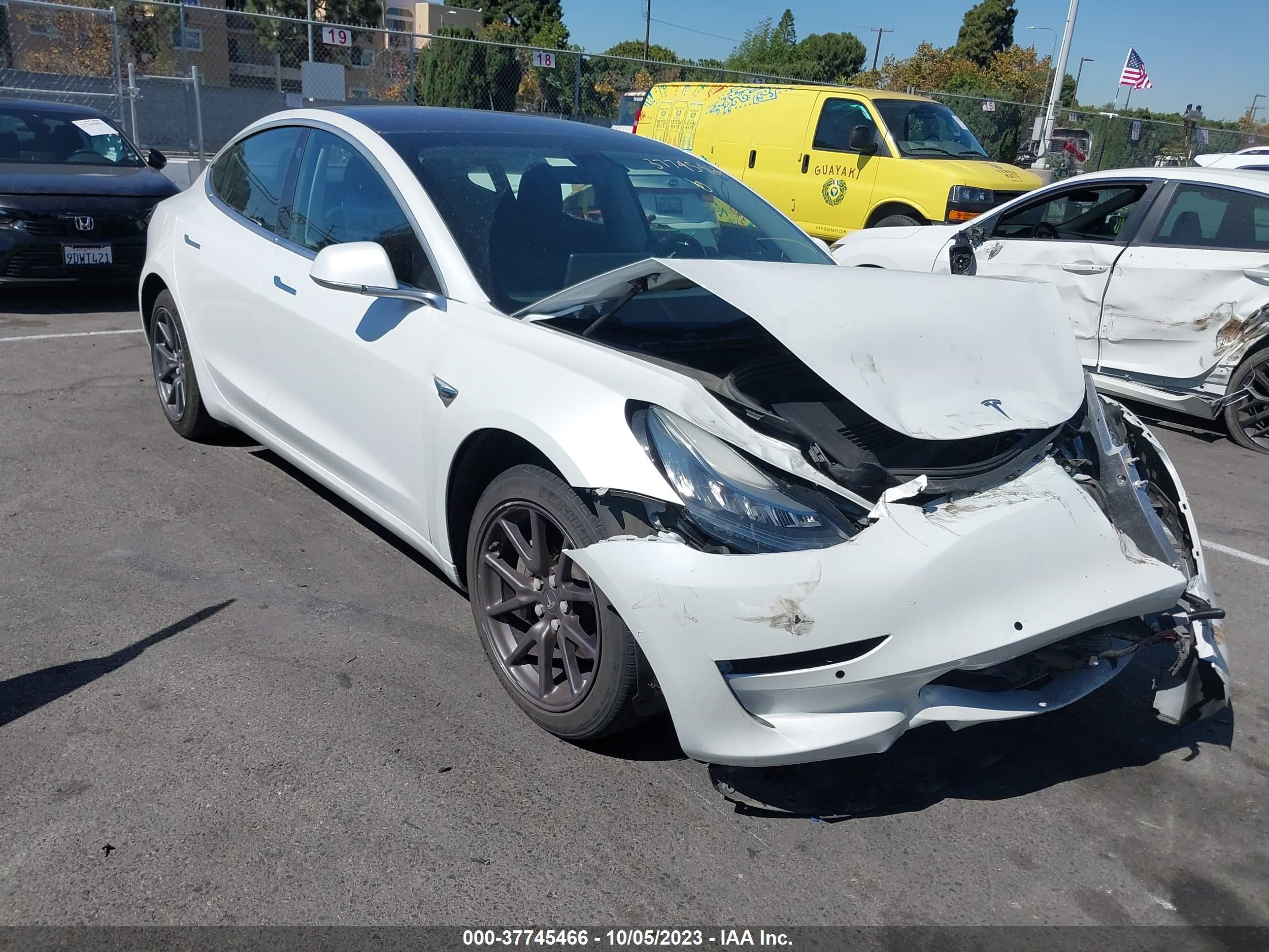 TESLA MODEL 3 2019 5yj3e1eb2kf211526