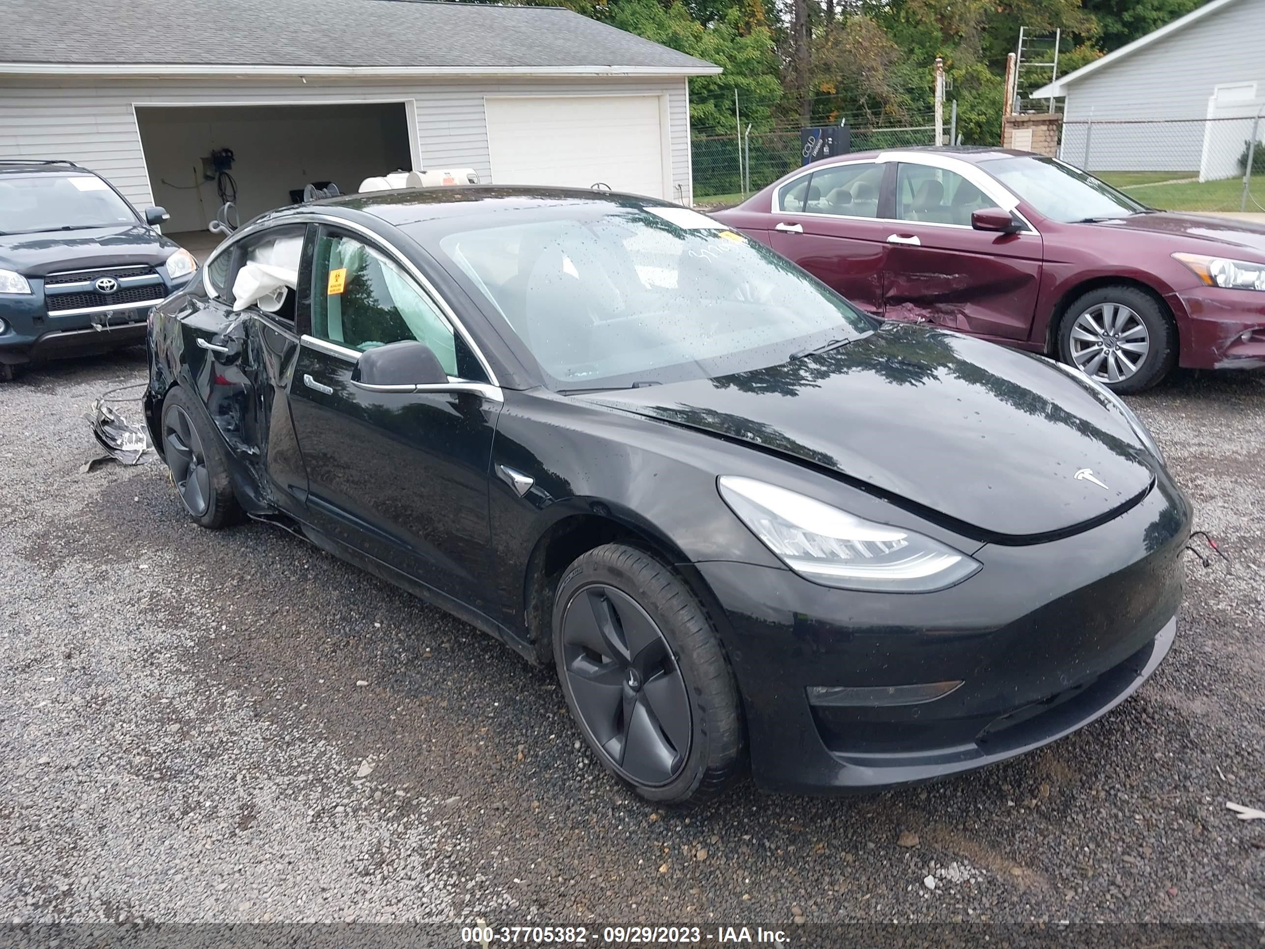 TESLA MODEL 3 2018 5yj3e1eb5jf103318