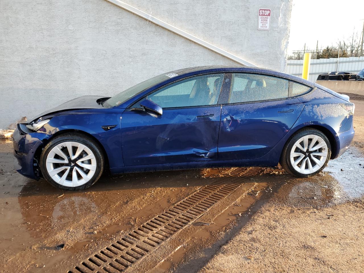 TESLA MODEL 3 2022 5yj3e1eb7nf185624