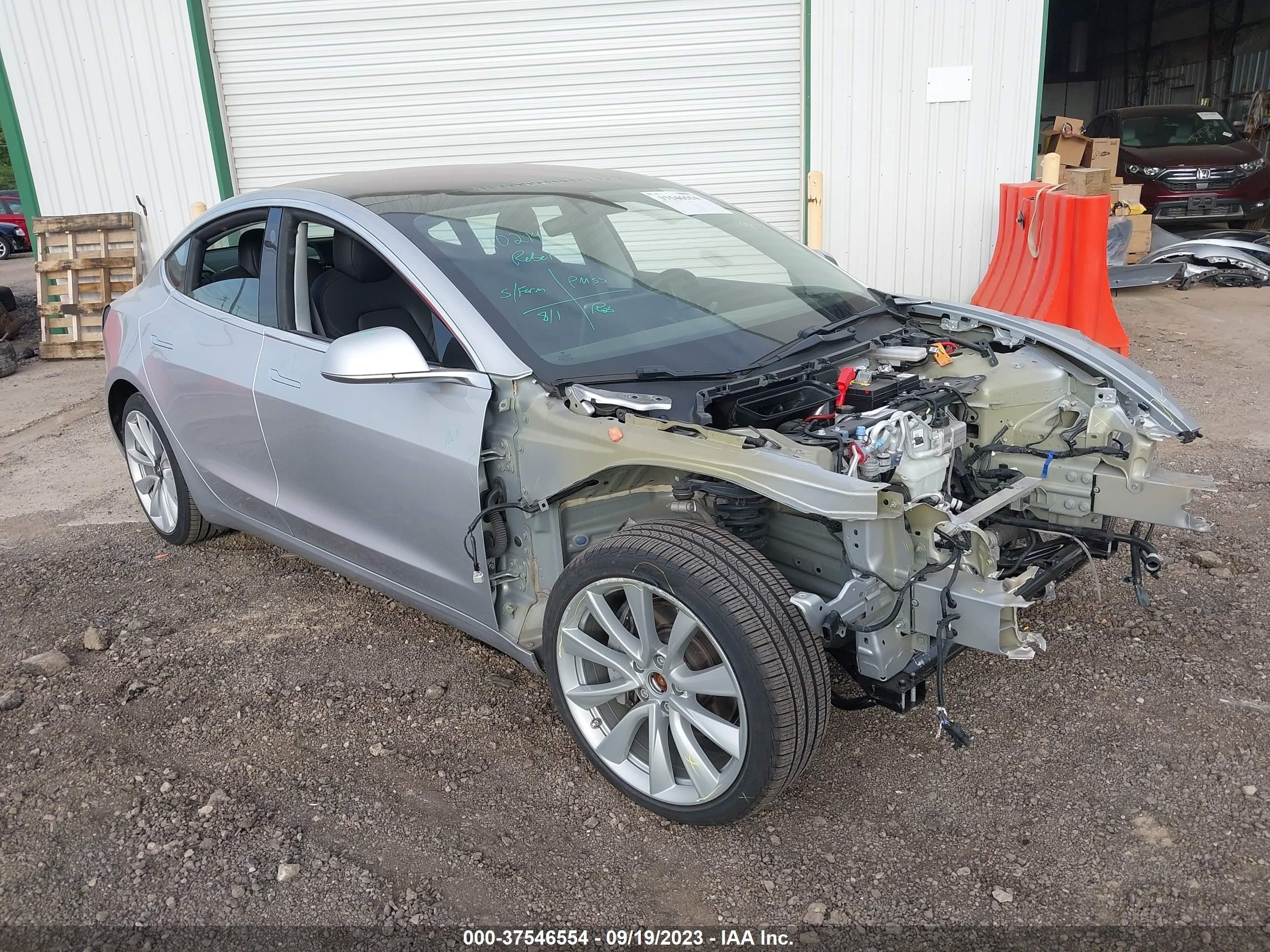 TESLA MODEL 3 2018 5yj3e1eb8jf087521