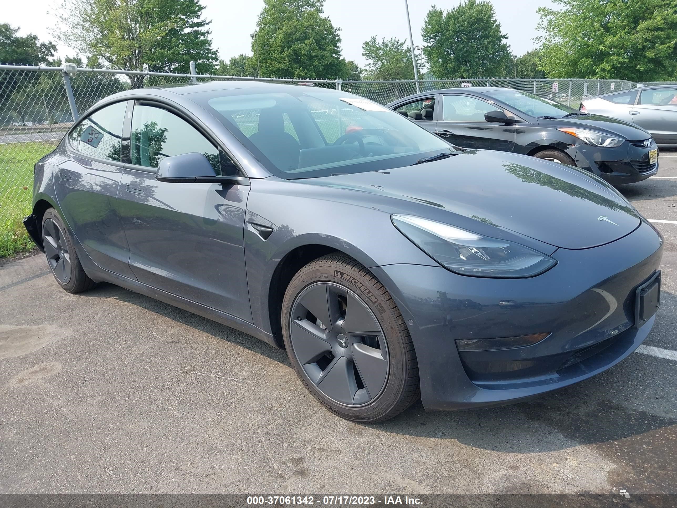 TESLA MODEL 3 2022 5yj3e1eb8nf326085